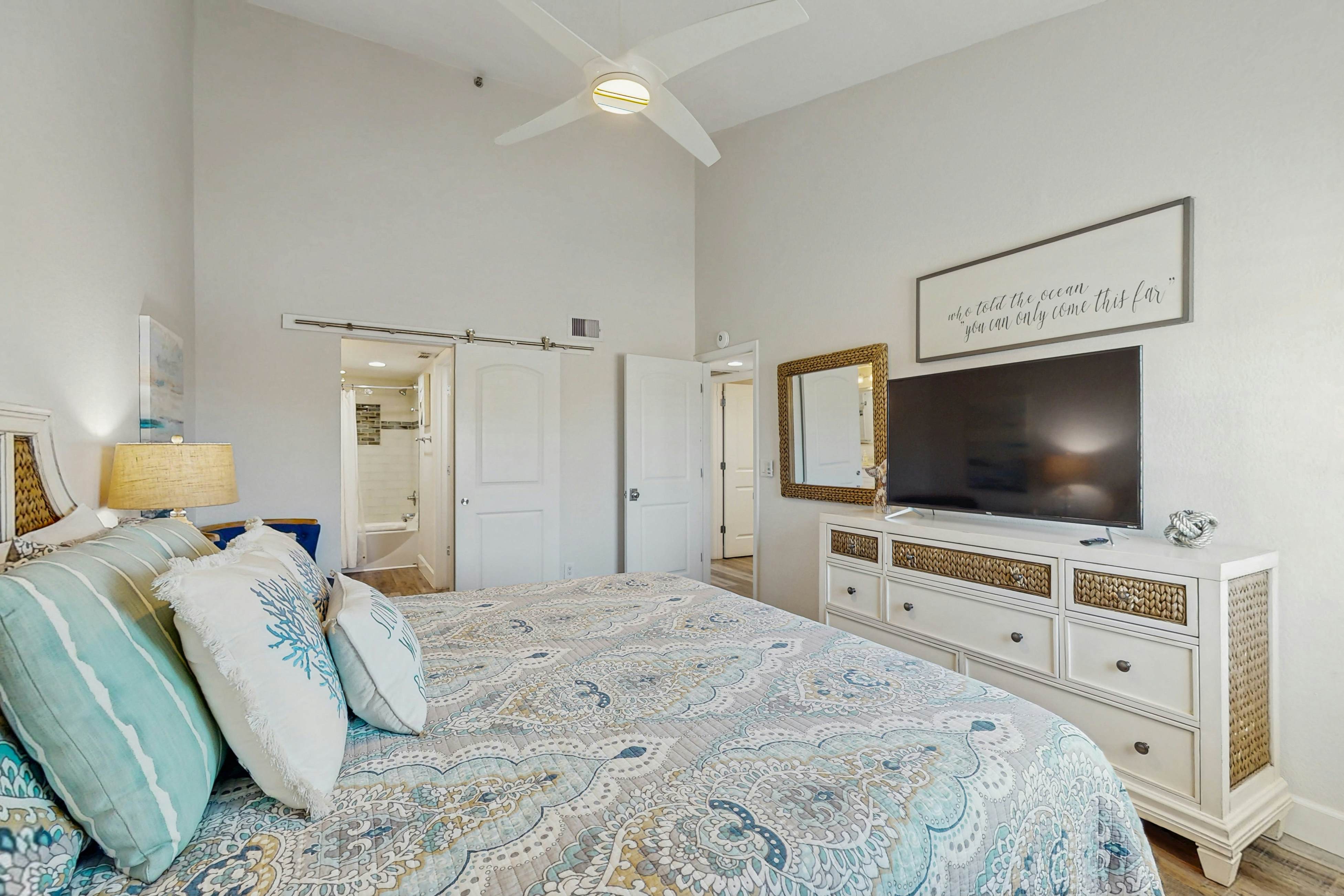 Tropical gem with pool - steps to beach - water-view balcony, private W/D & AC