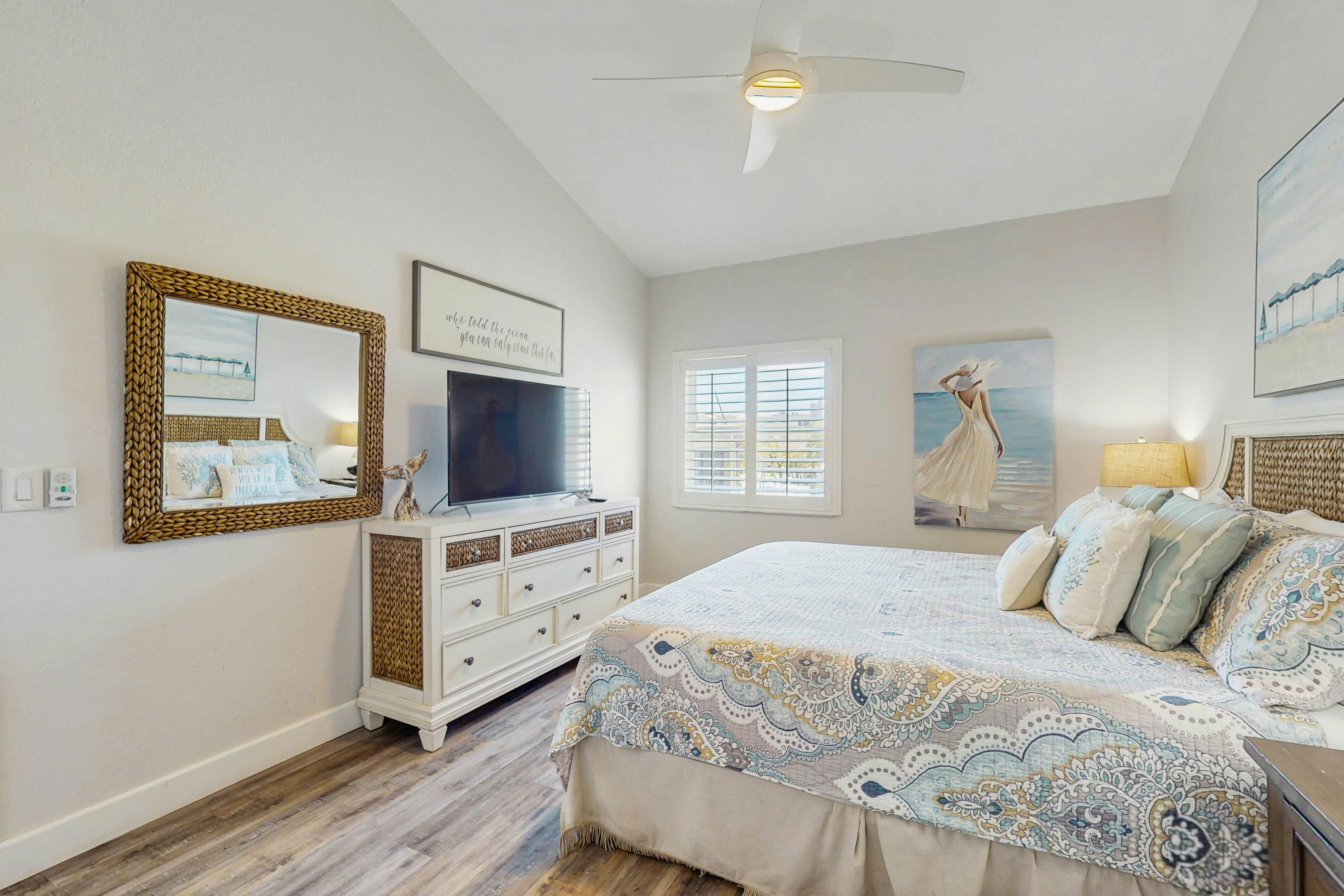 Tropical gem with pool - steps to beach - water-view balcony, private W/D & AC