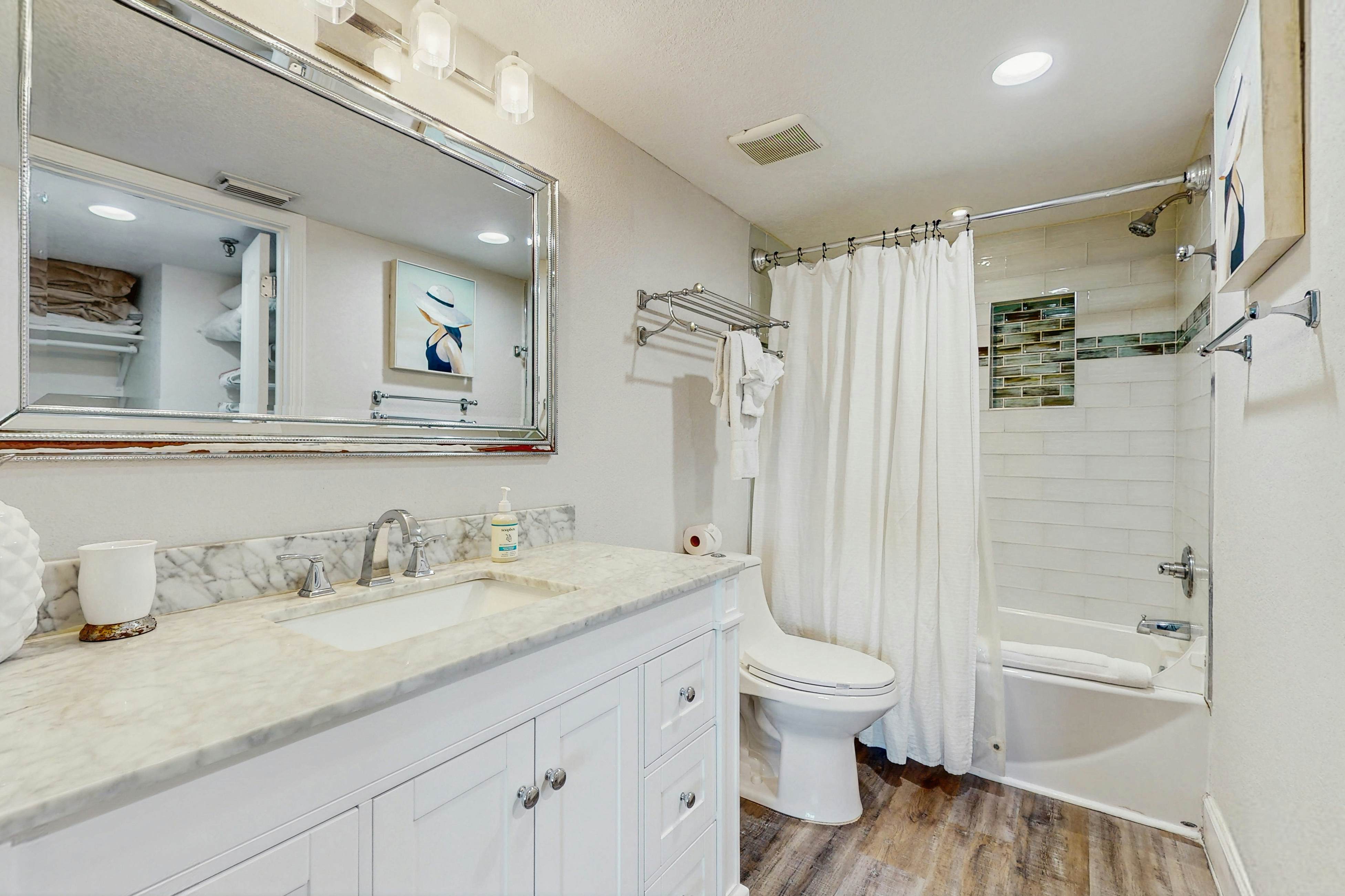 Tropical gem with pool - steps to beach - water-view balcony, private W/D & AC