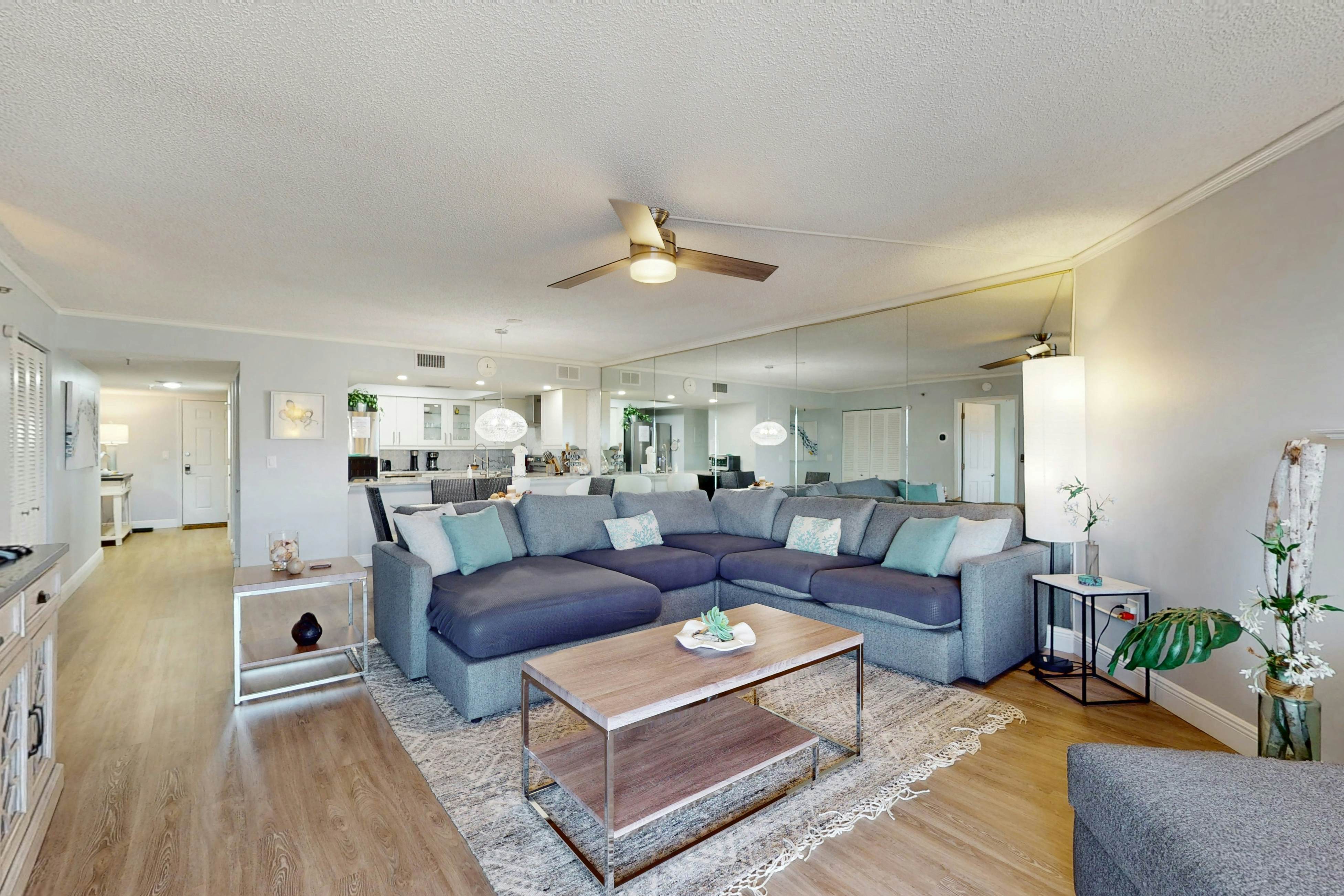 Upscale condo with gorgeous Gulf views & beachfront heated pool & spa