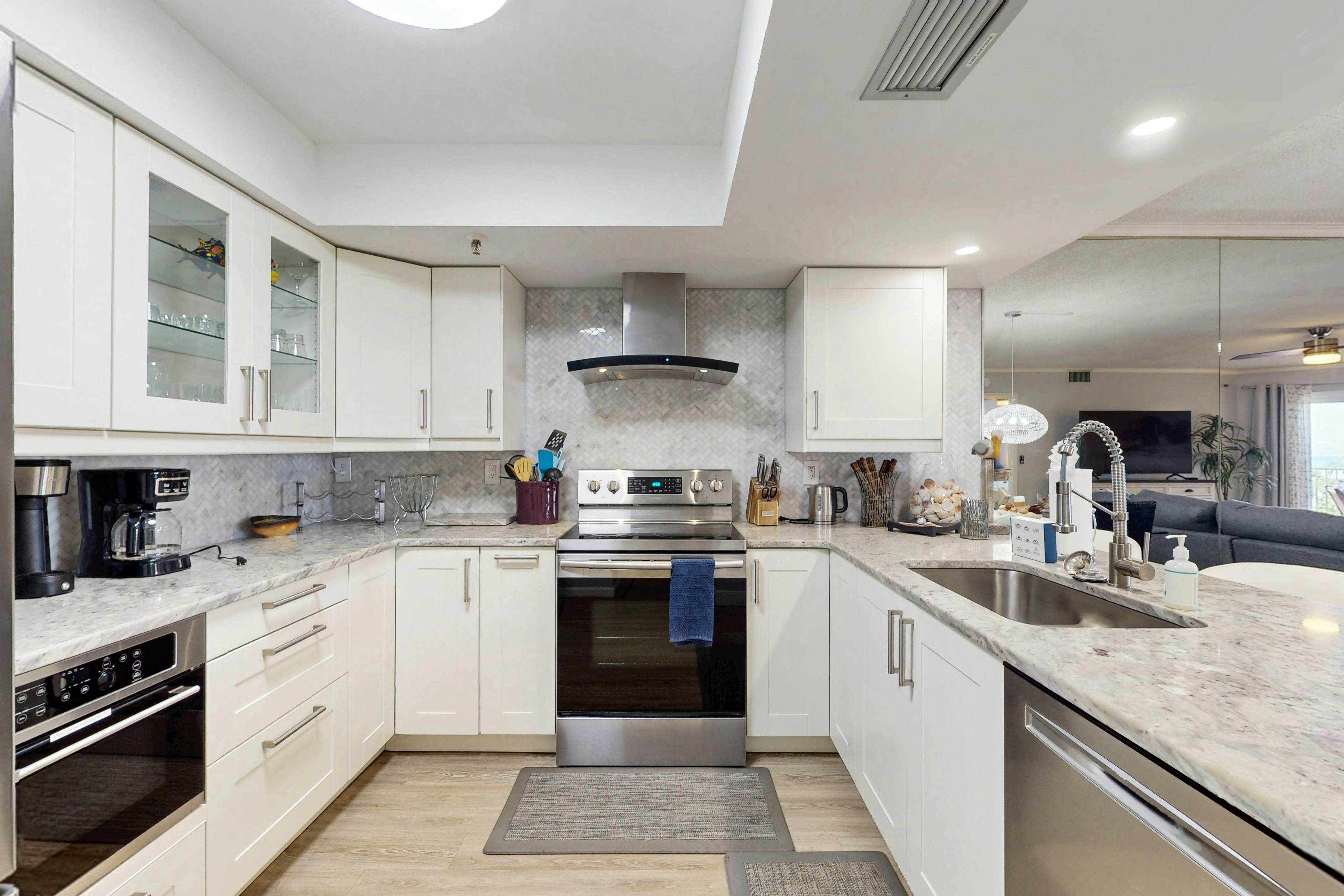 Upscale condo with gorgeous Gulf views & beachfront heated pool & spa