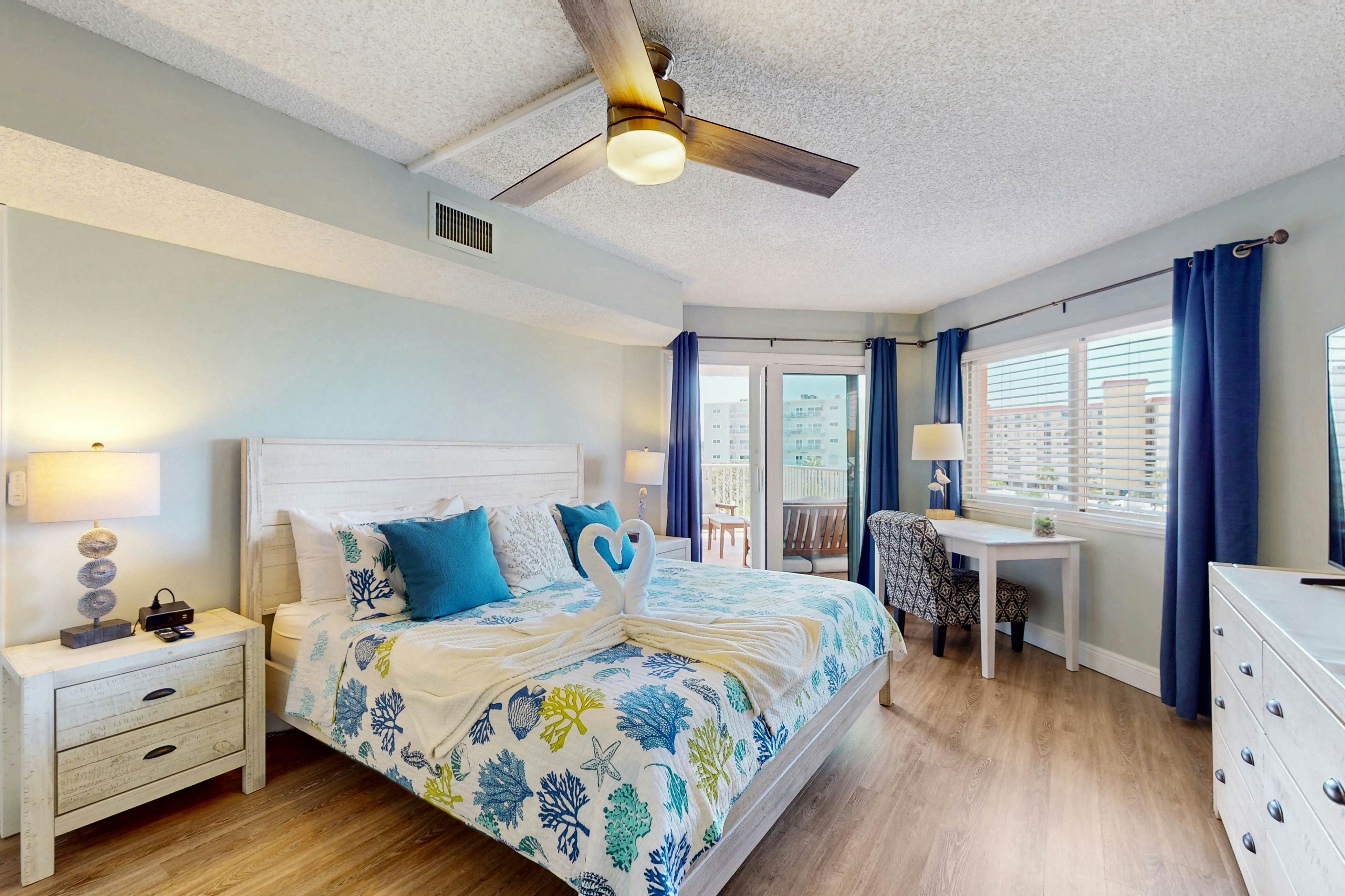 Upscale condo with gorgeous Gulf views & beachfront heated pool & spa