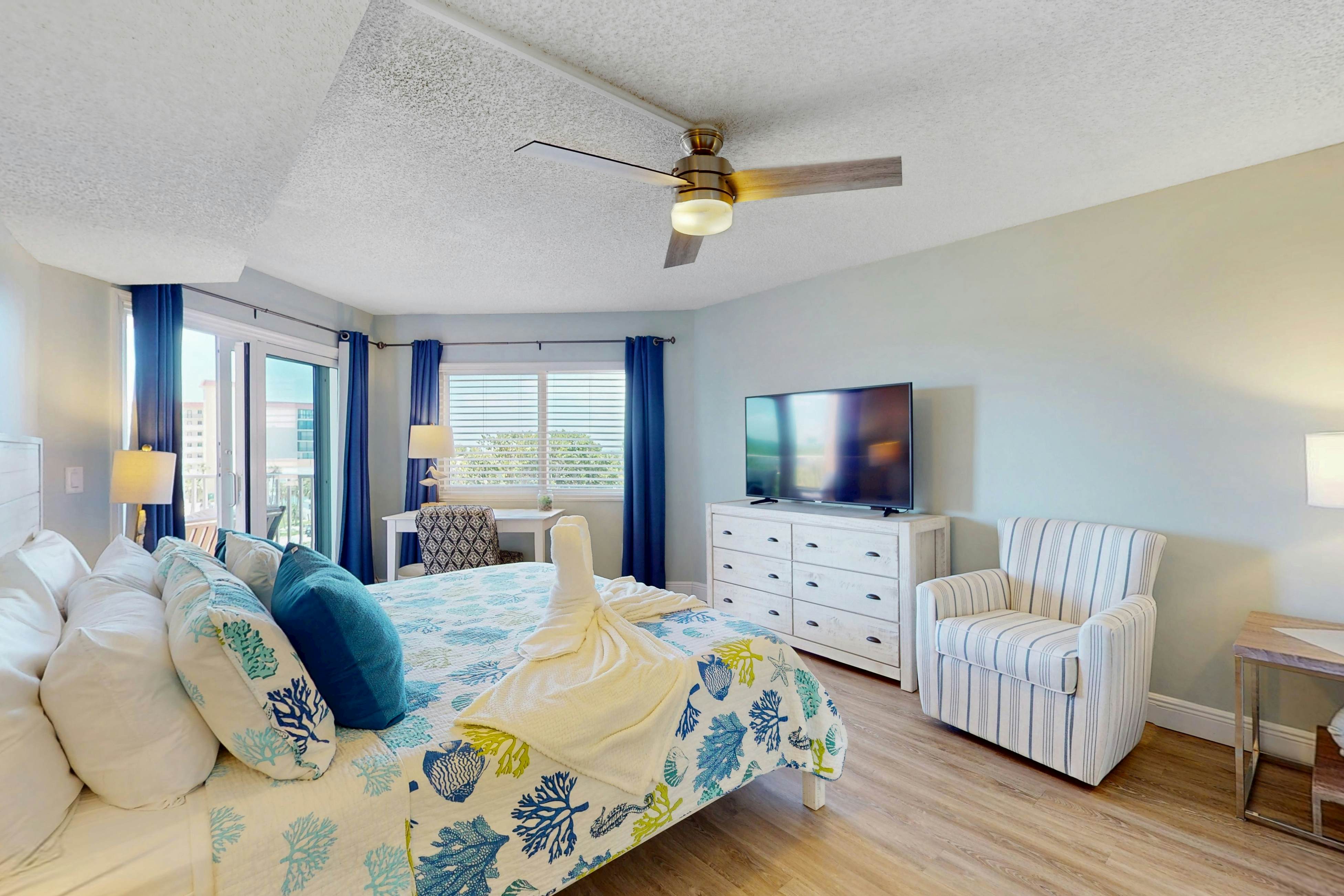 Upscale condo with gorgeous Gulf views & beachfront heated pool & spa