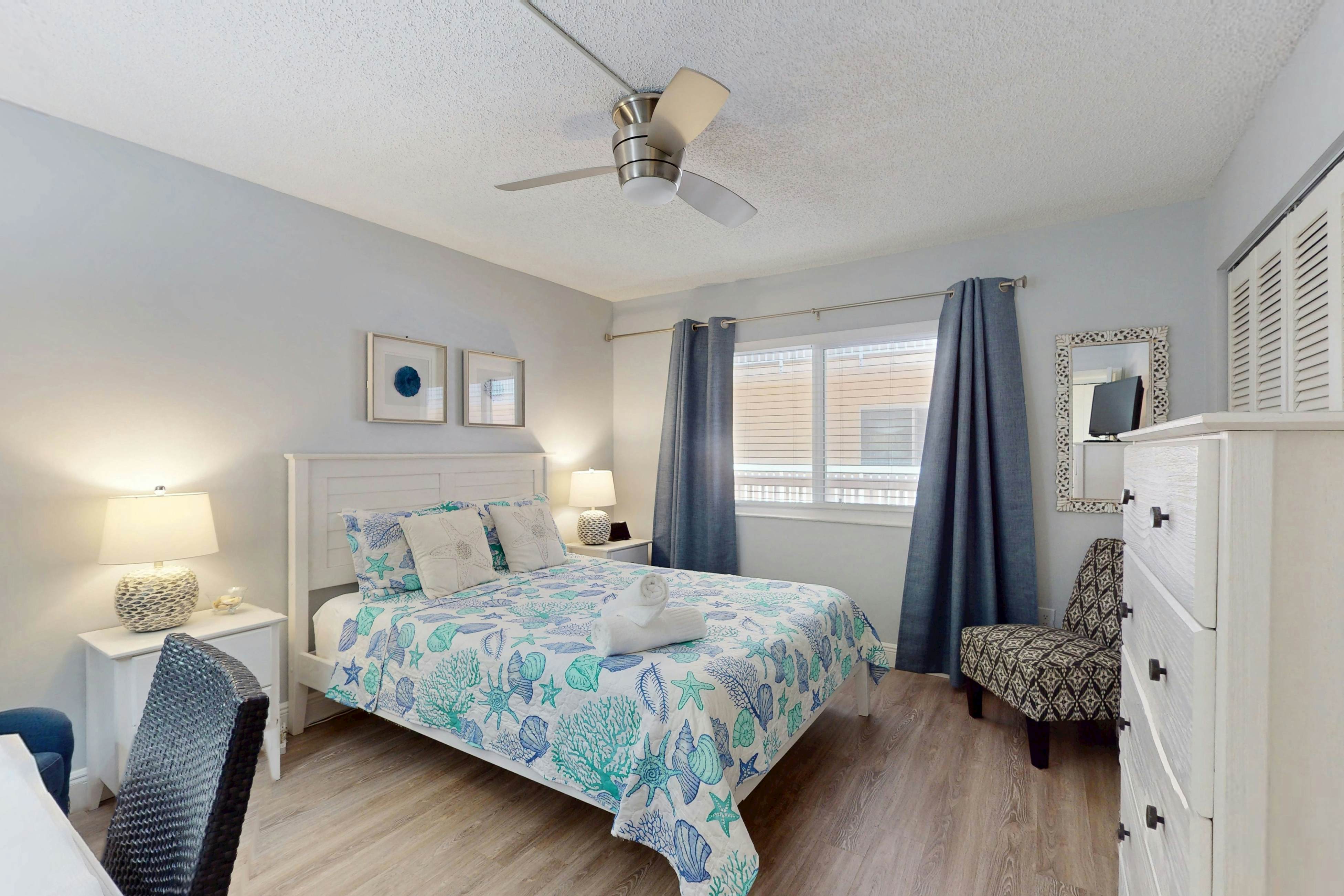 Upscale condo with gorgeous Gulf views & beachfront heated pool & spa