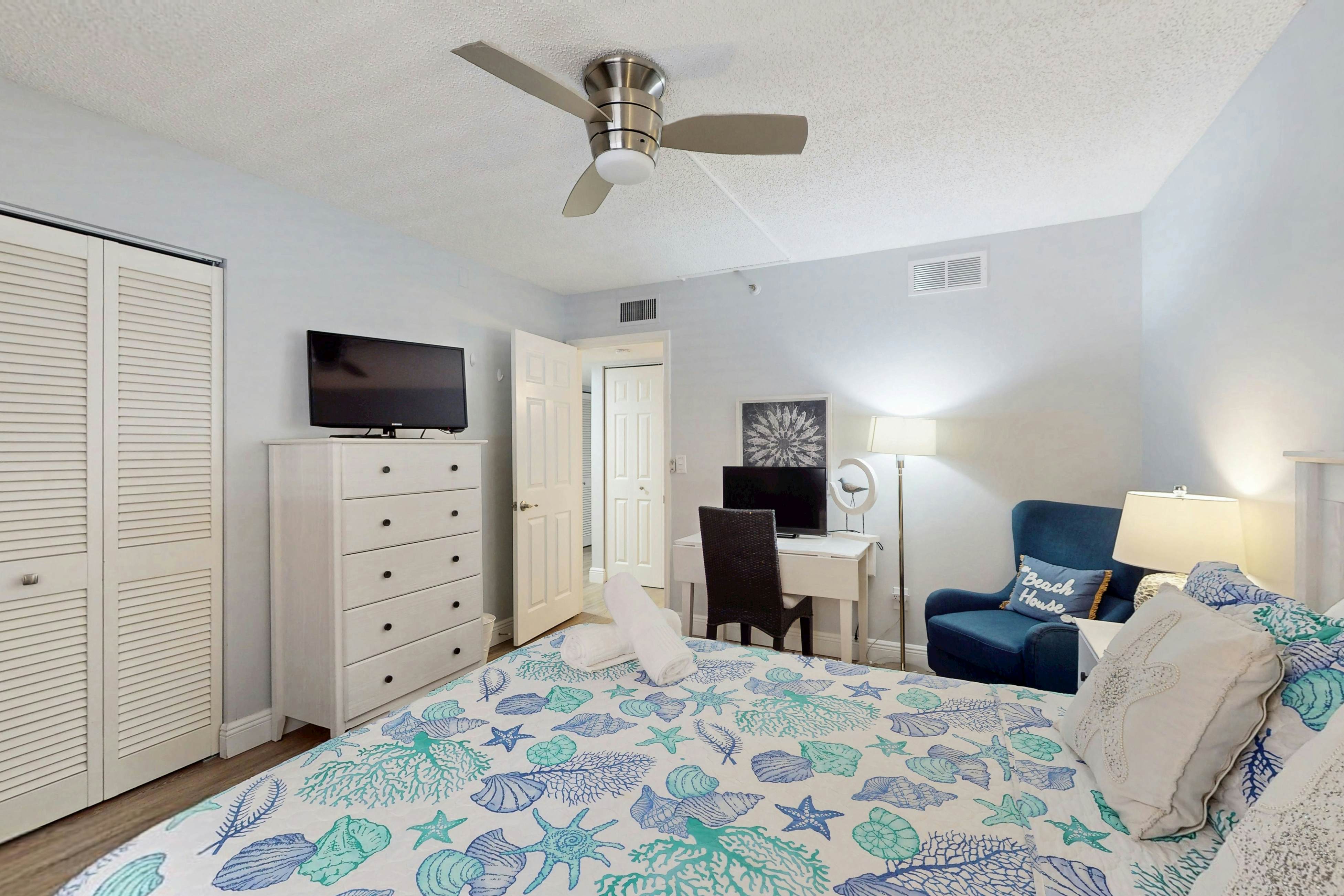 Upscale condo with gorgeous Gulf views & beachfront heated pool & spa