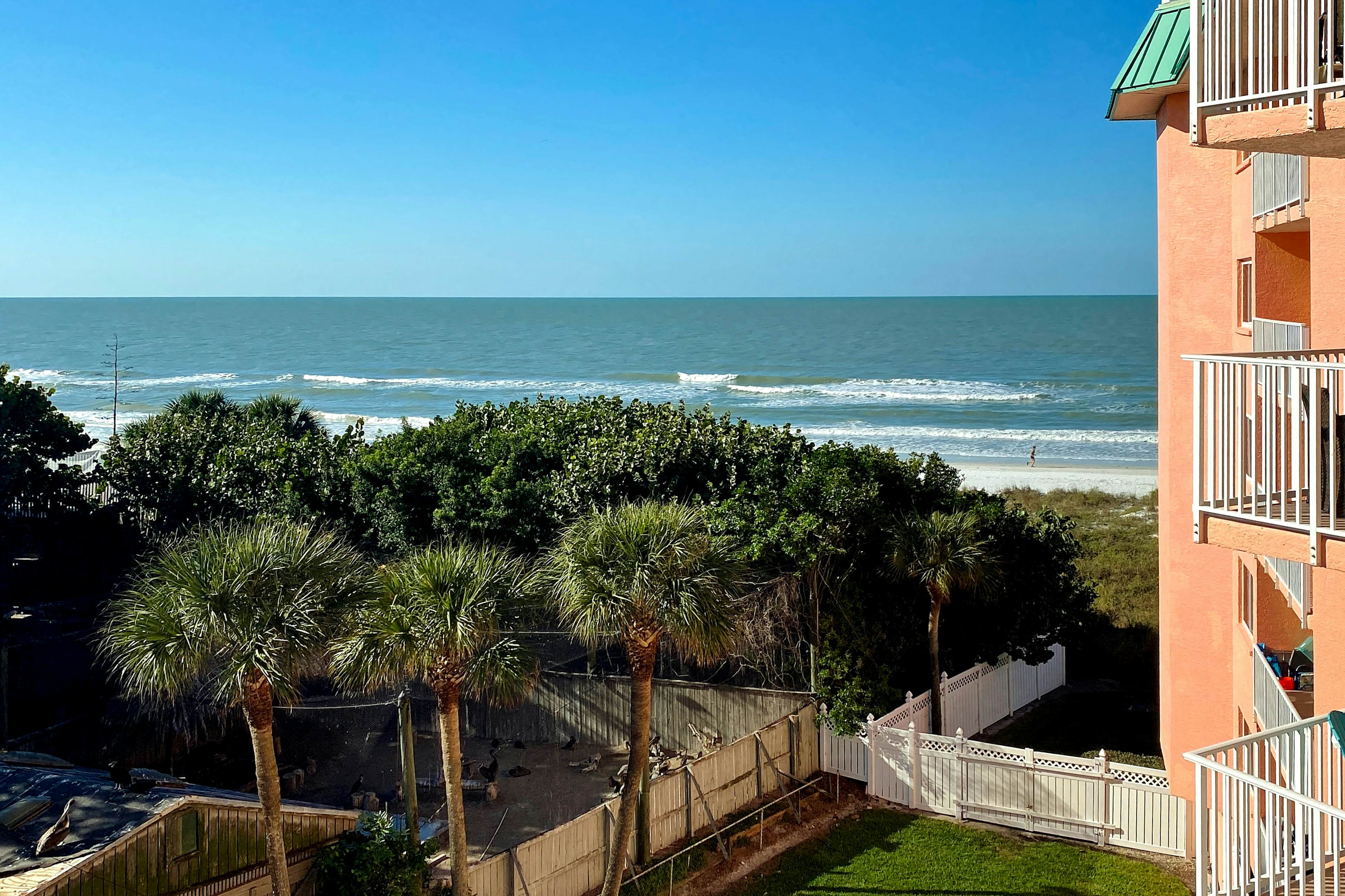 Upscale condo with gorgeous Gulf views & beachfront heated pool & spa