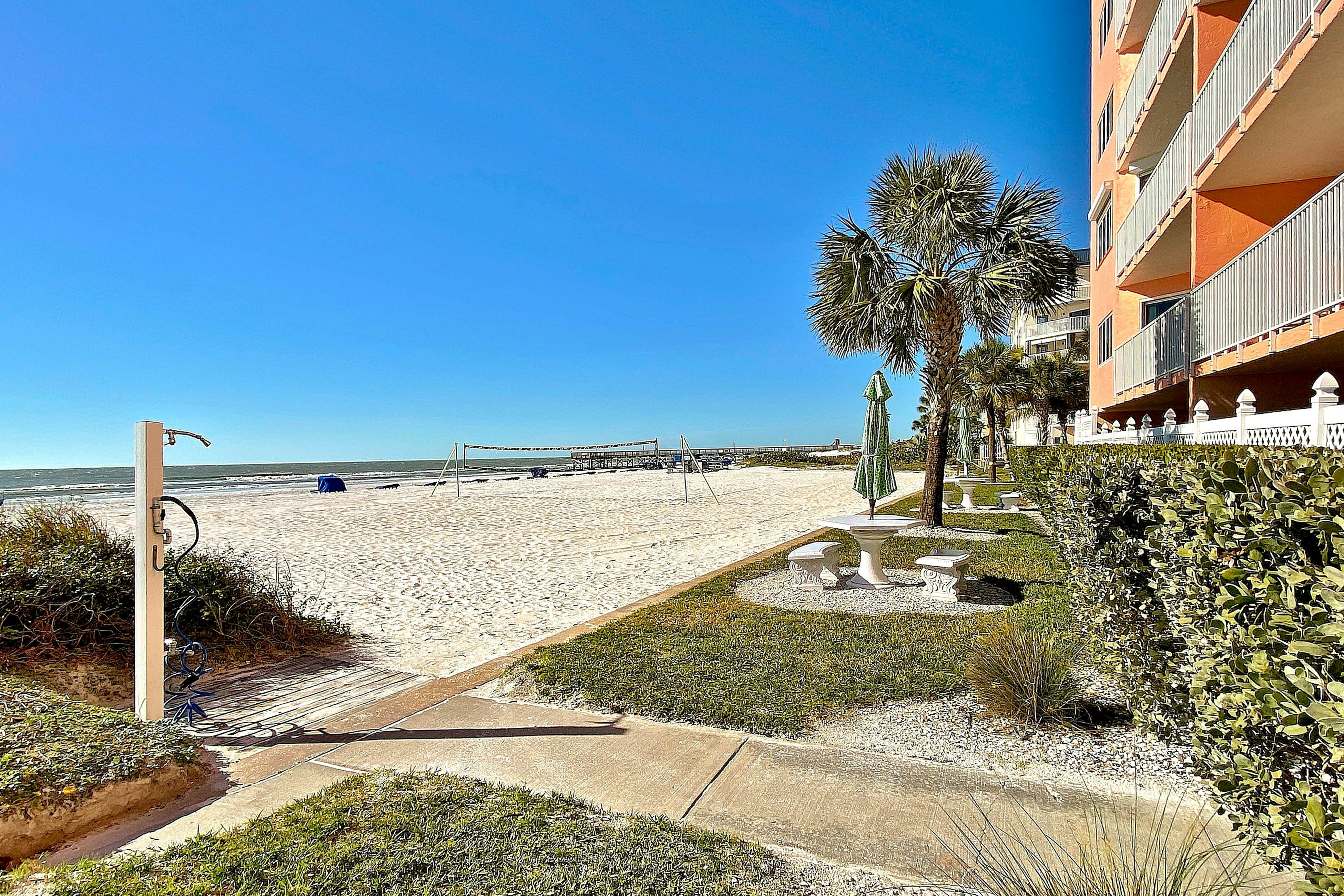 Upscale condo with gorgeous Gulf views & beachfront heated pool & spa
