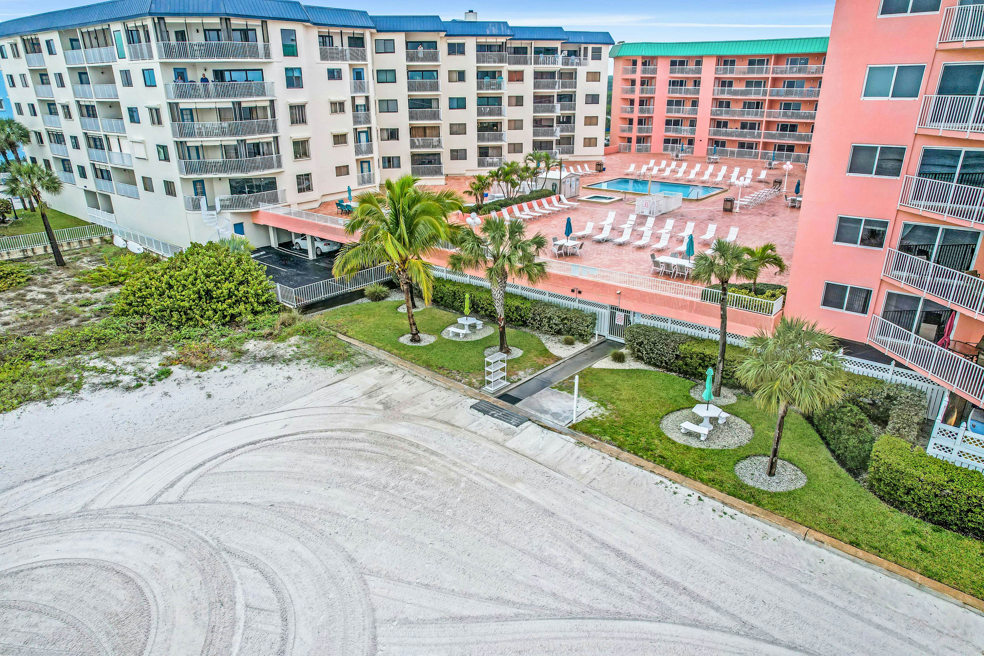 Upscale condo with gorgeous Gulf views & beachfront heated pool & spa