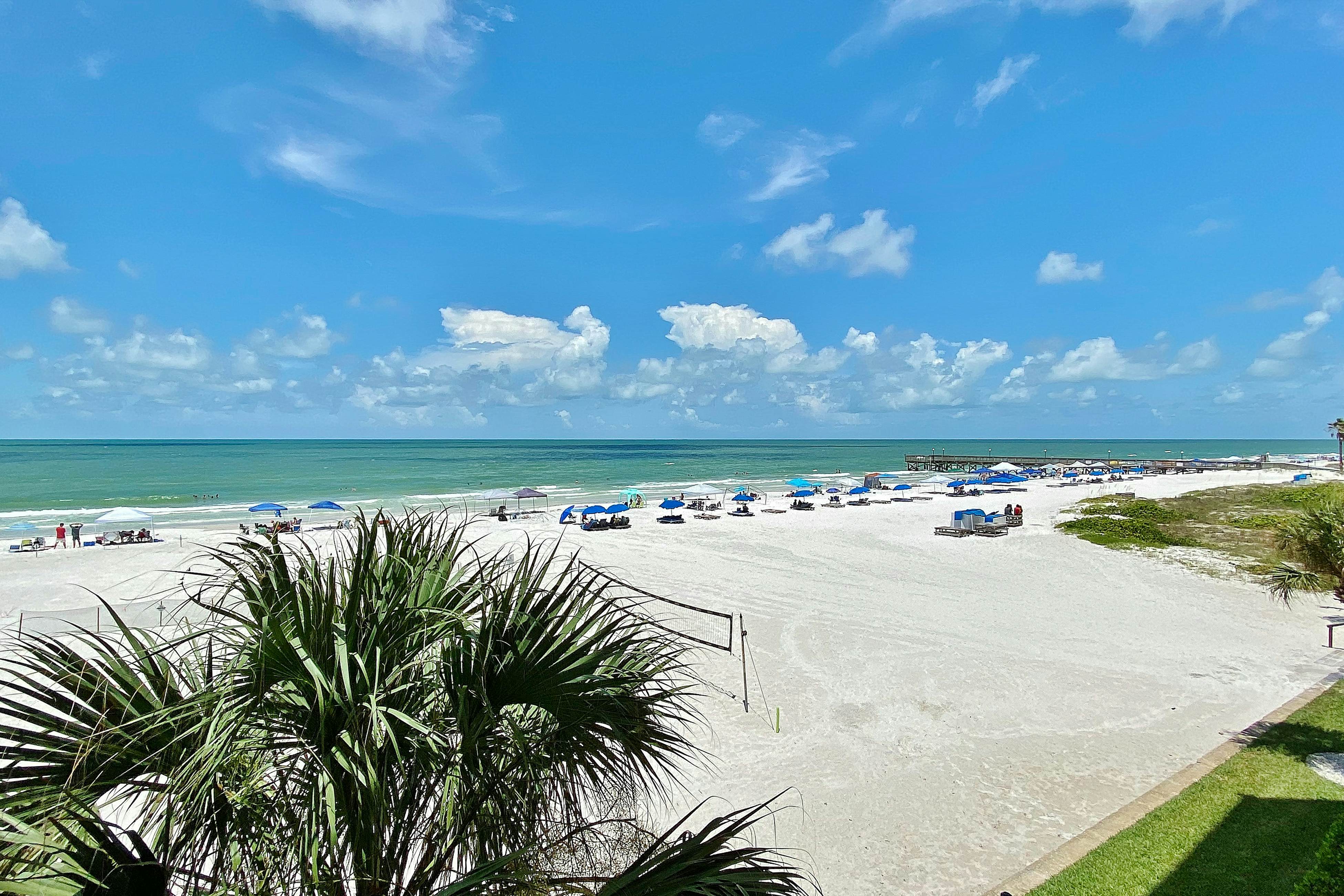 Upscale condo with gorgeous Gulf views & beachfront heated pool & spa