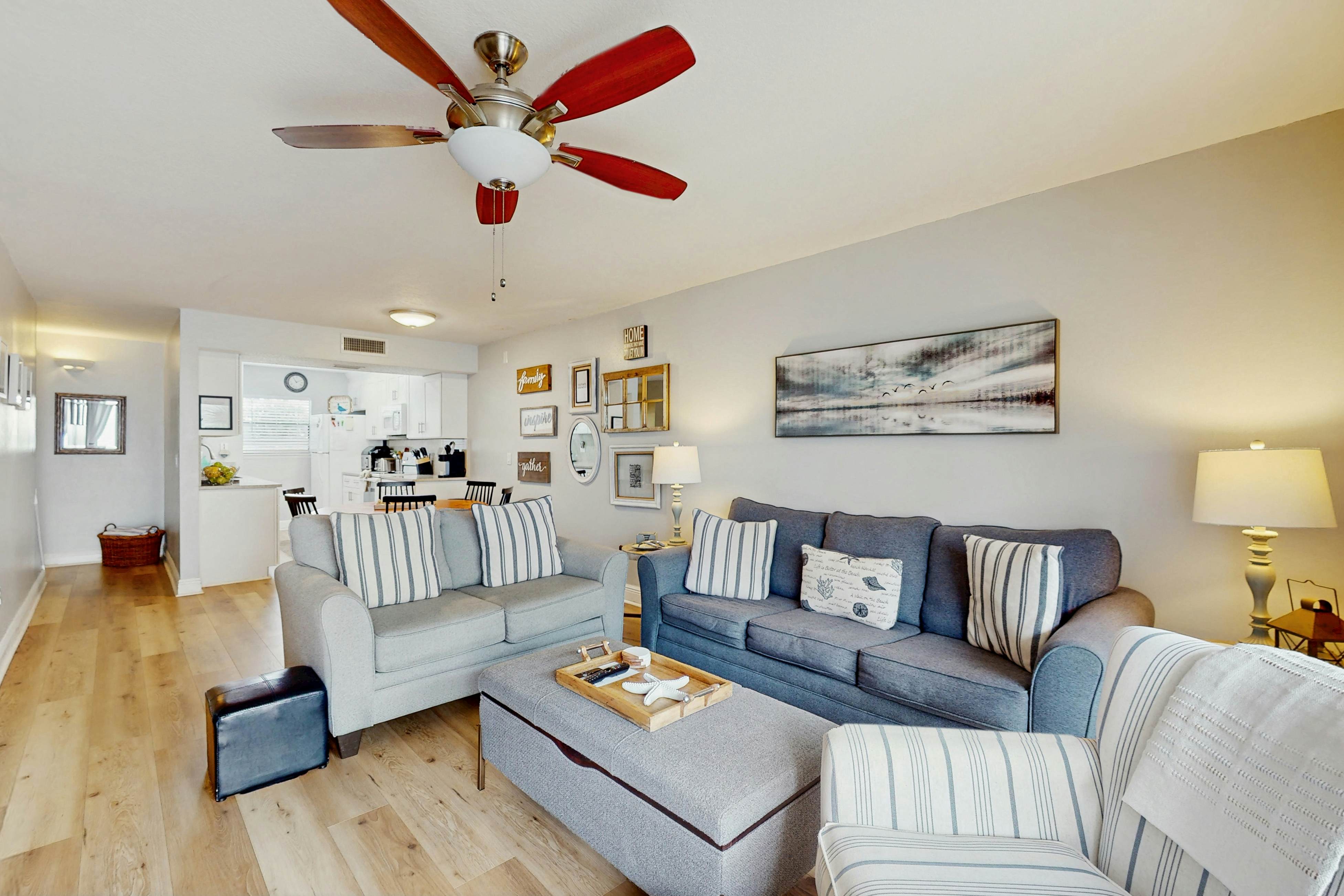 Family friendly townhome steps from the Gulf and beaches, WIFI, AC