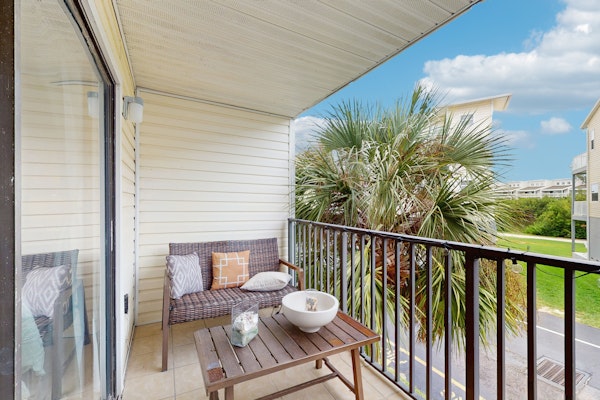 Family friendly townhome steps from the Gulf and beaches WIFI AC