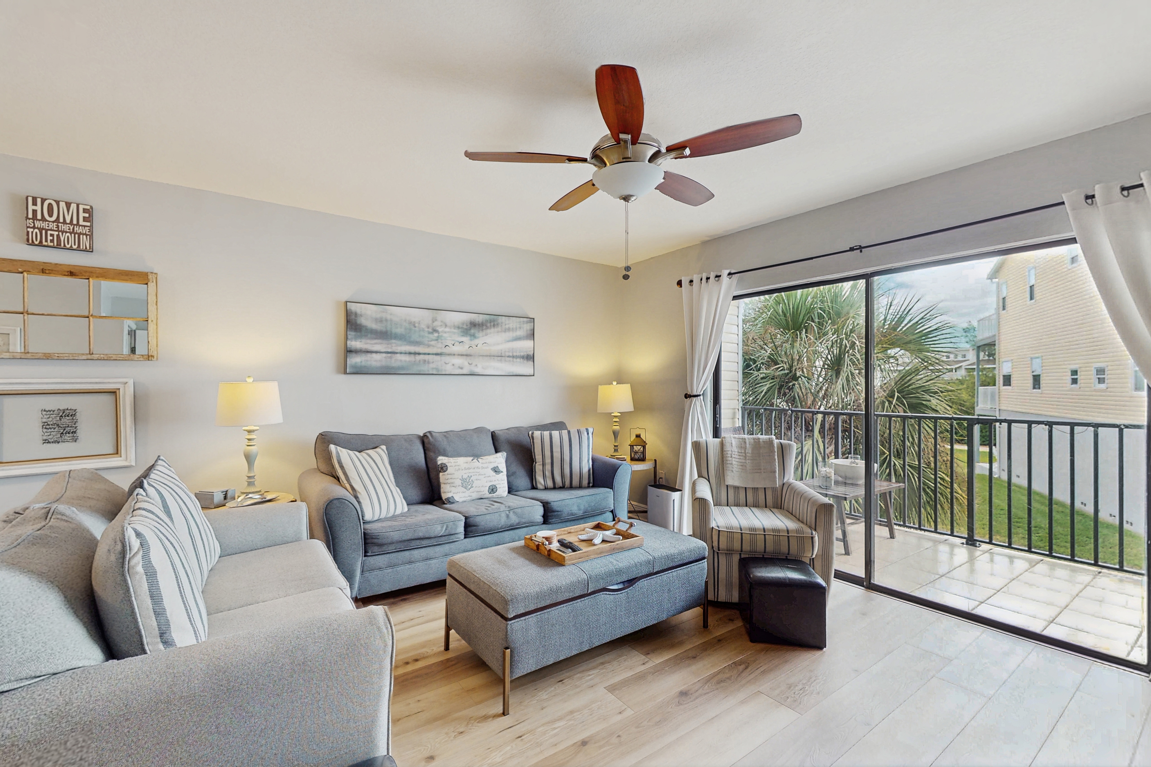 Family friendly townhome steps from the Gulf and beaches WIFI AC