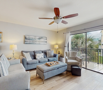 Family friendly townhome steps from the Gulf and beaches WIFI AC