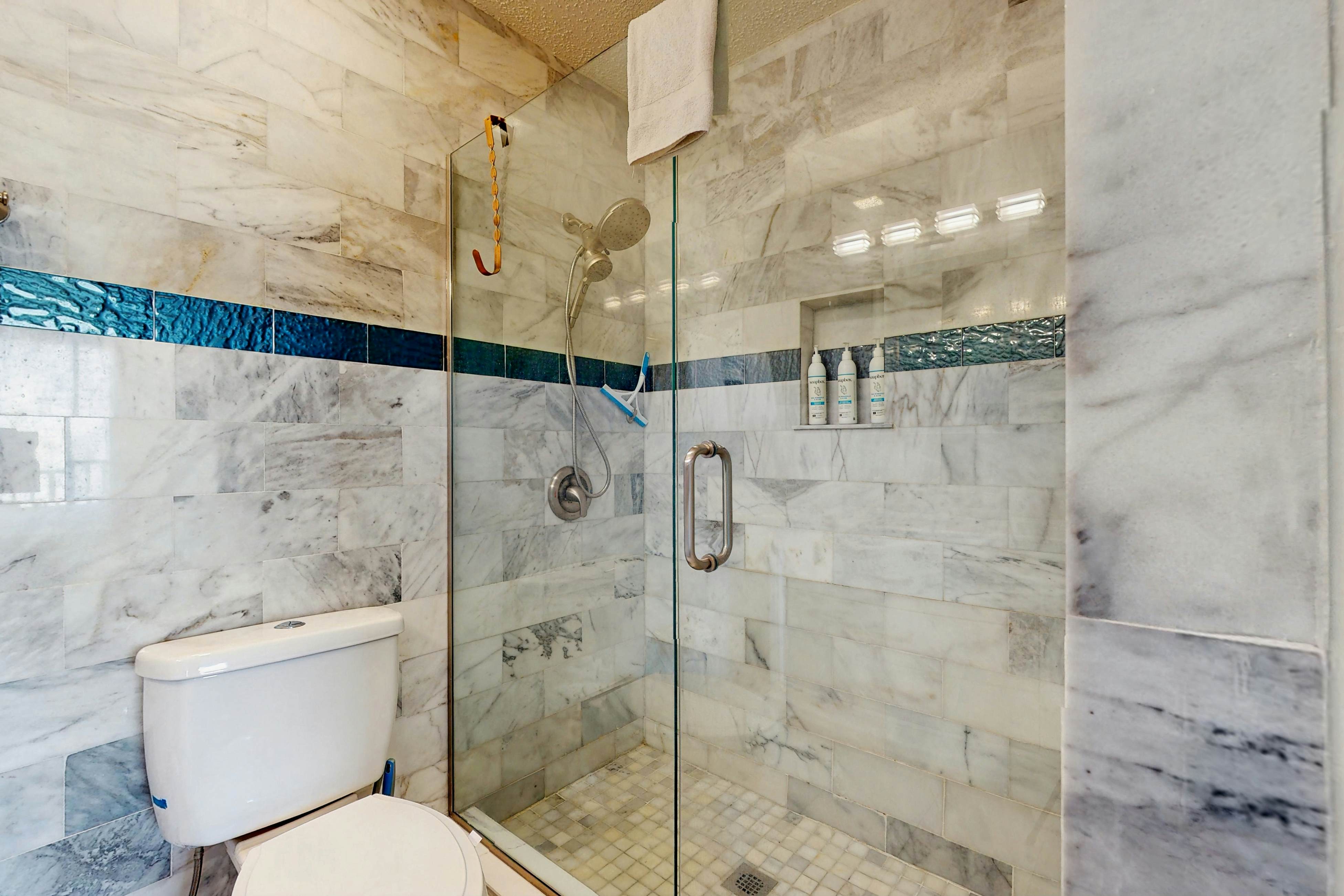 Family friendly townhome steps from the Gulf and beaches, WIFI, AC