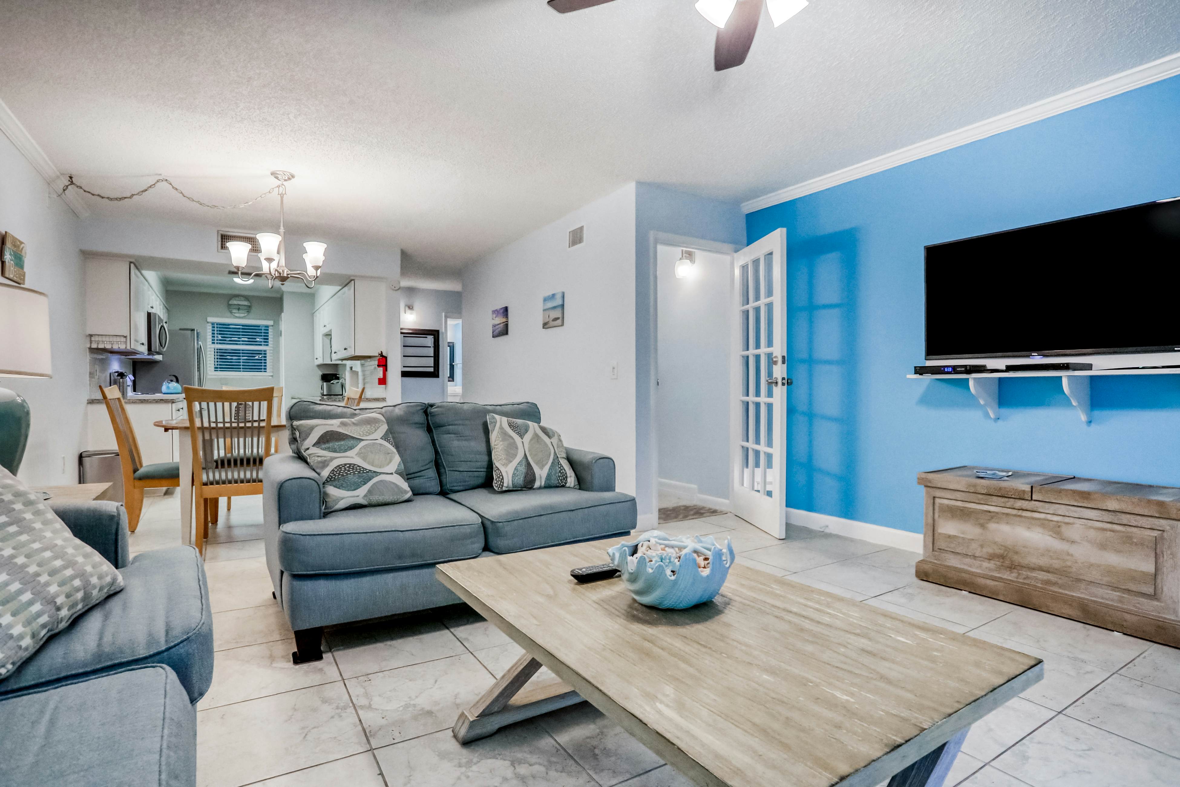 Spacious townhouse across from beach access