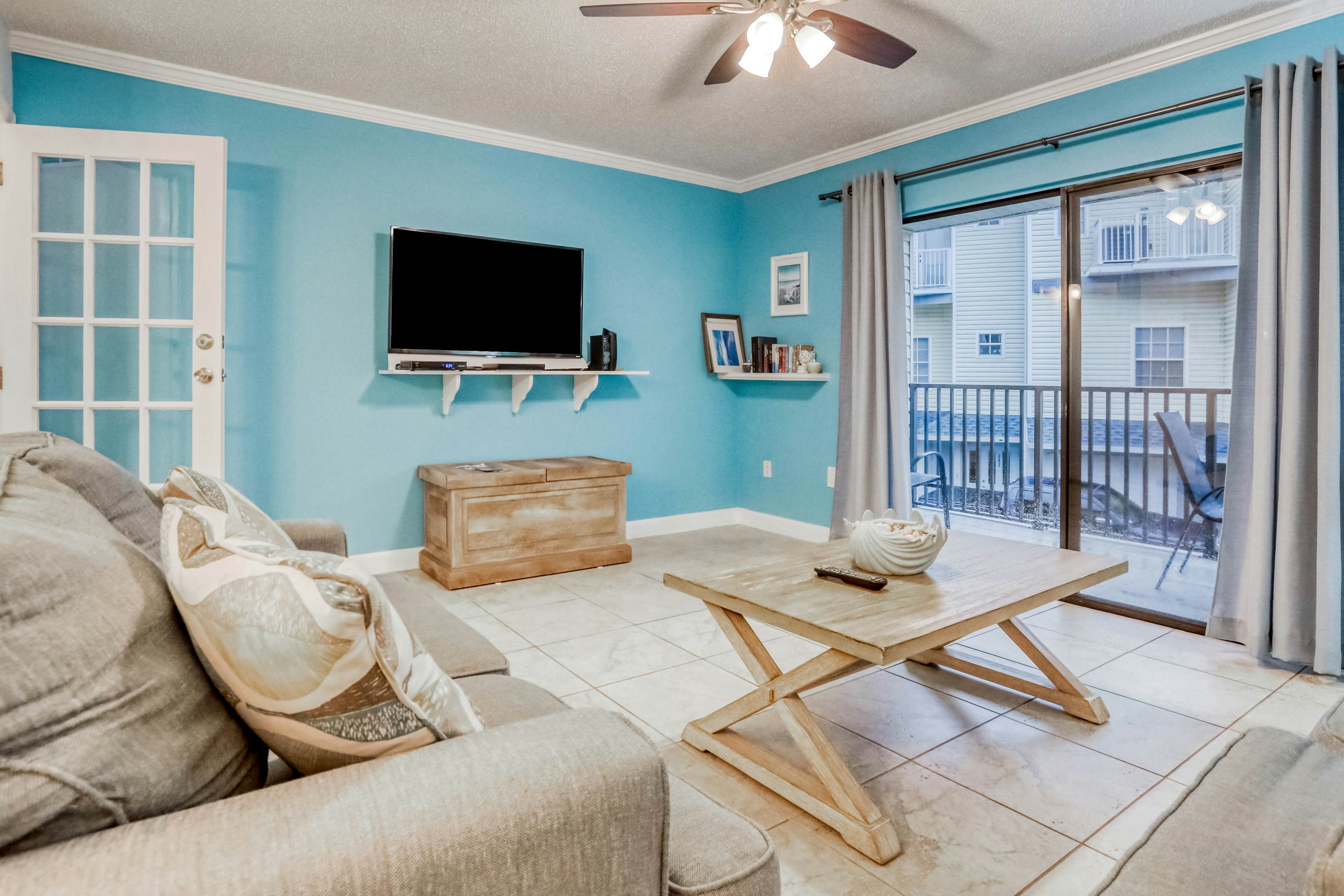 Spacious townhouse across from beach access