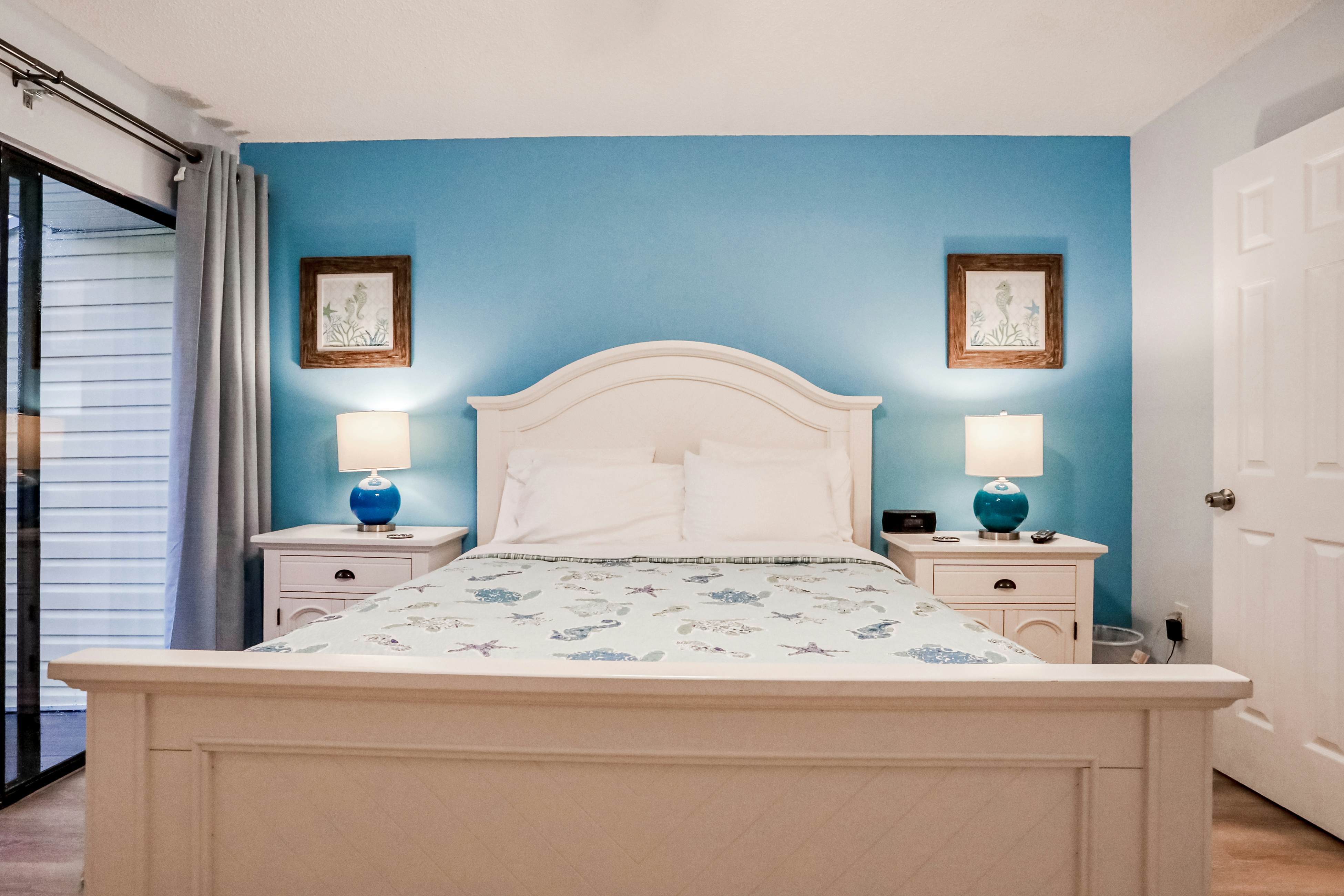 Spacious townhouse across from beach access