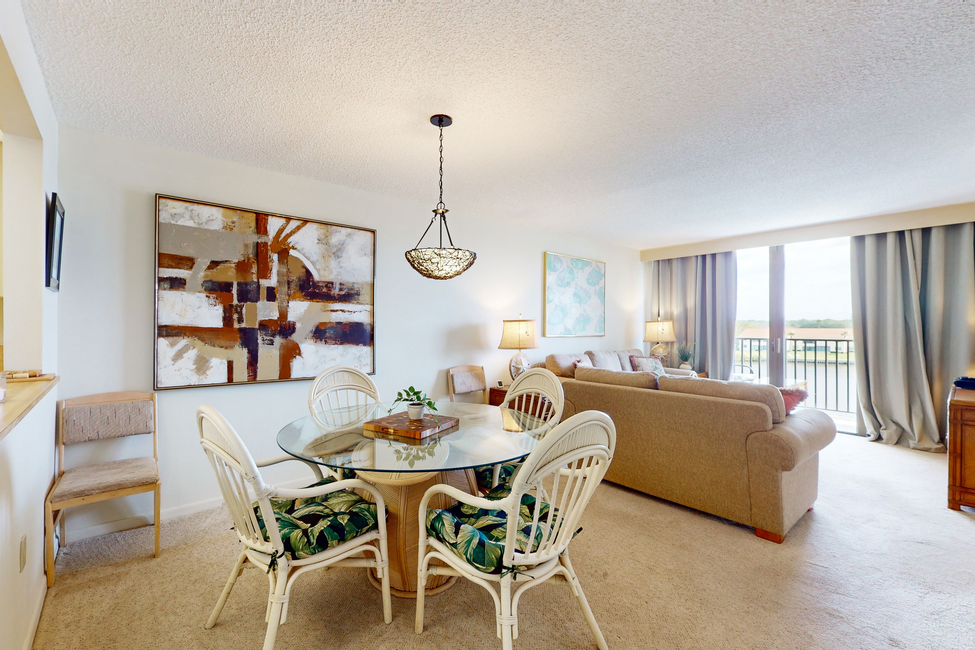 Waterfront condo with pool and spa directly across from wide beach