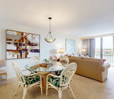 Waterfront condo with pool and spa directly across from wide beach