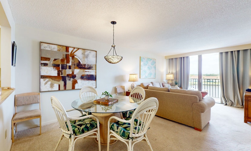 Waterfront condo with pool and spa directly across from wide beach