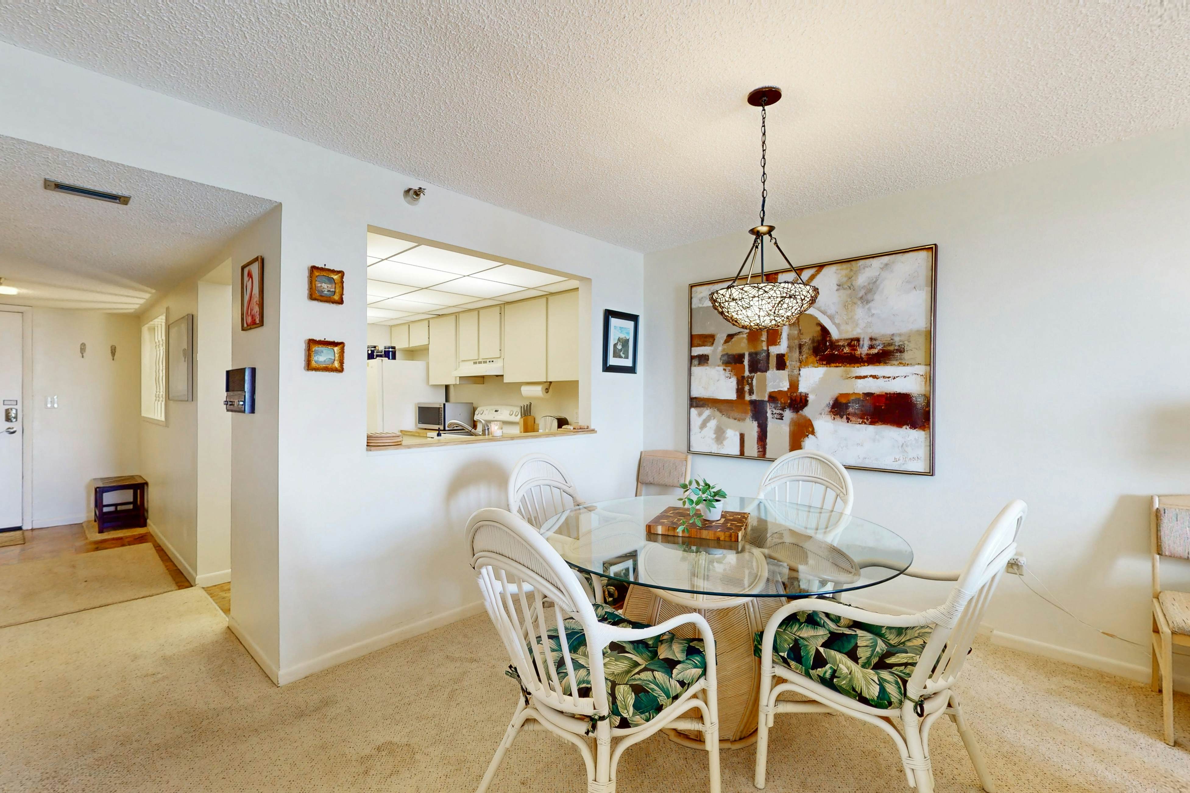 Waterfront condo with pool and spa- directly across from wide beach