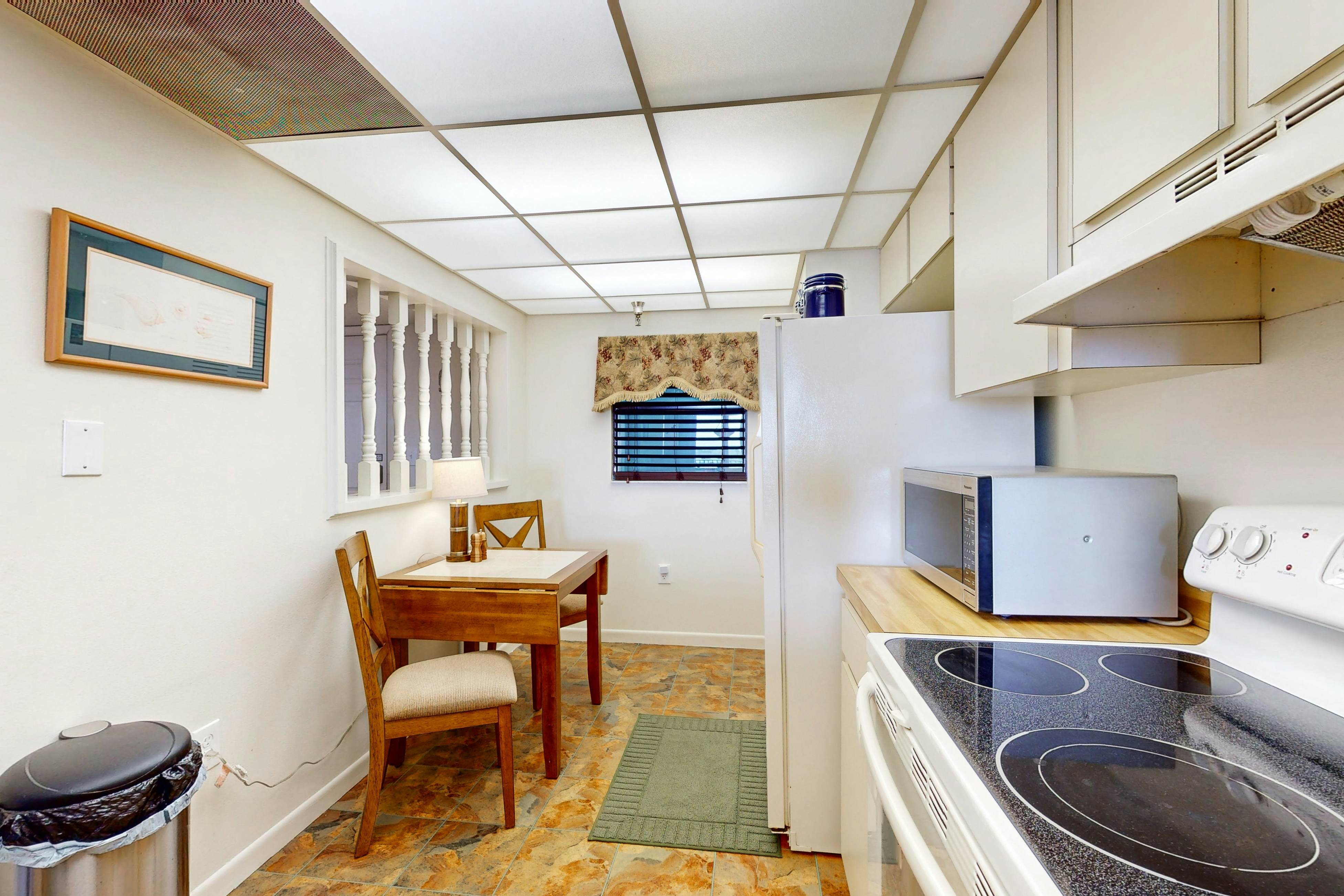 Waterfront condo with pool and spa- directly across from wide beach