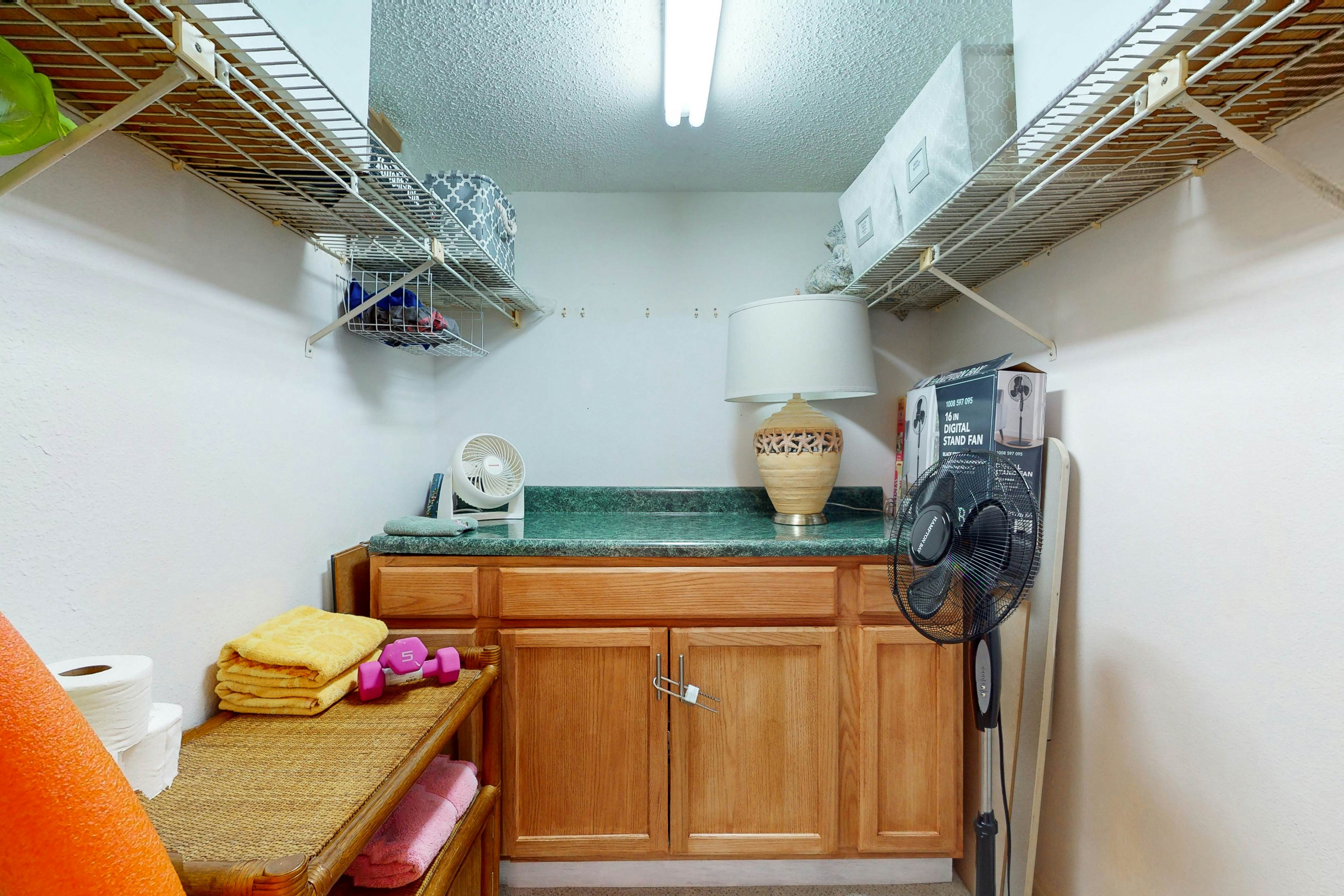 Waterfront condo with pool and spa- directly across from wide beach