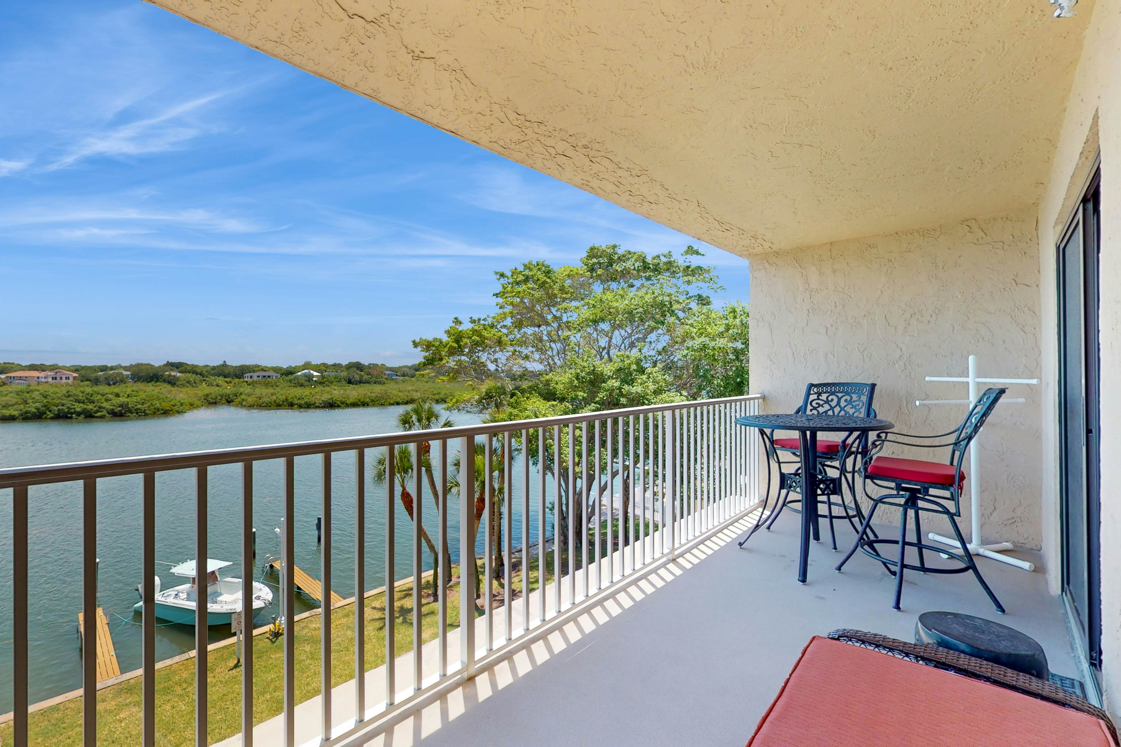 Intracoastal perch across from the beach with heated pool, dock & pickleball