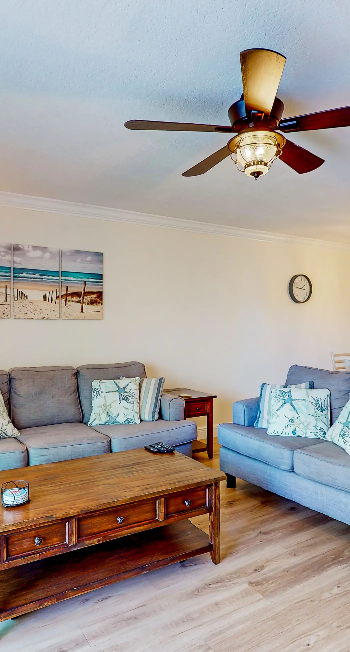 Flip Flops and Fun Furnished Balcony Bay View Pool Across from Beach