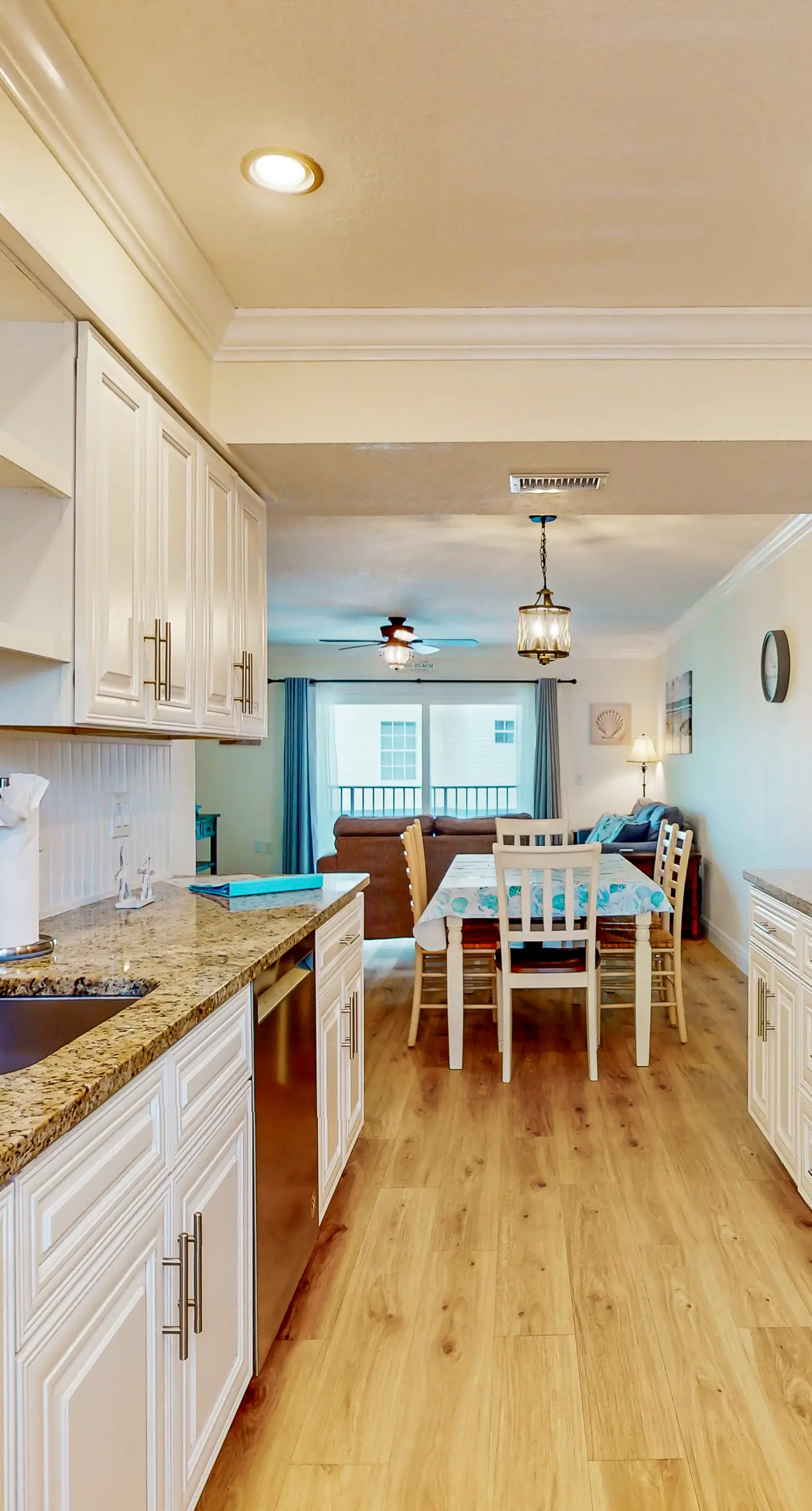 Flip Flops and Fun Furnished Balcony Bay View Pool Across from Beach
