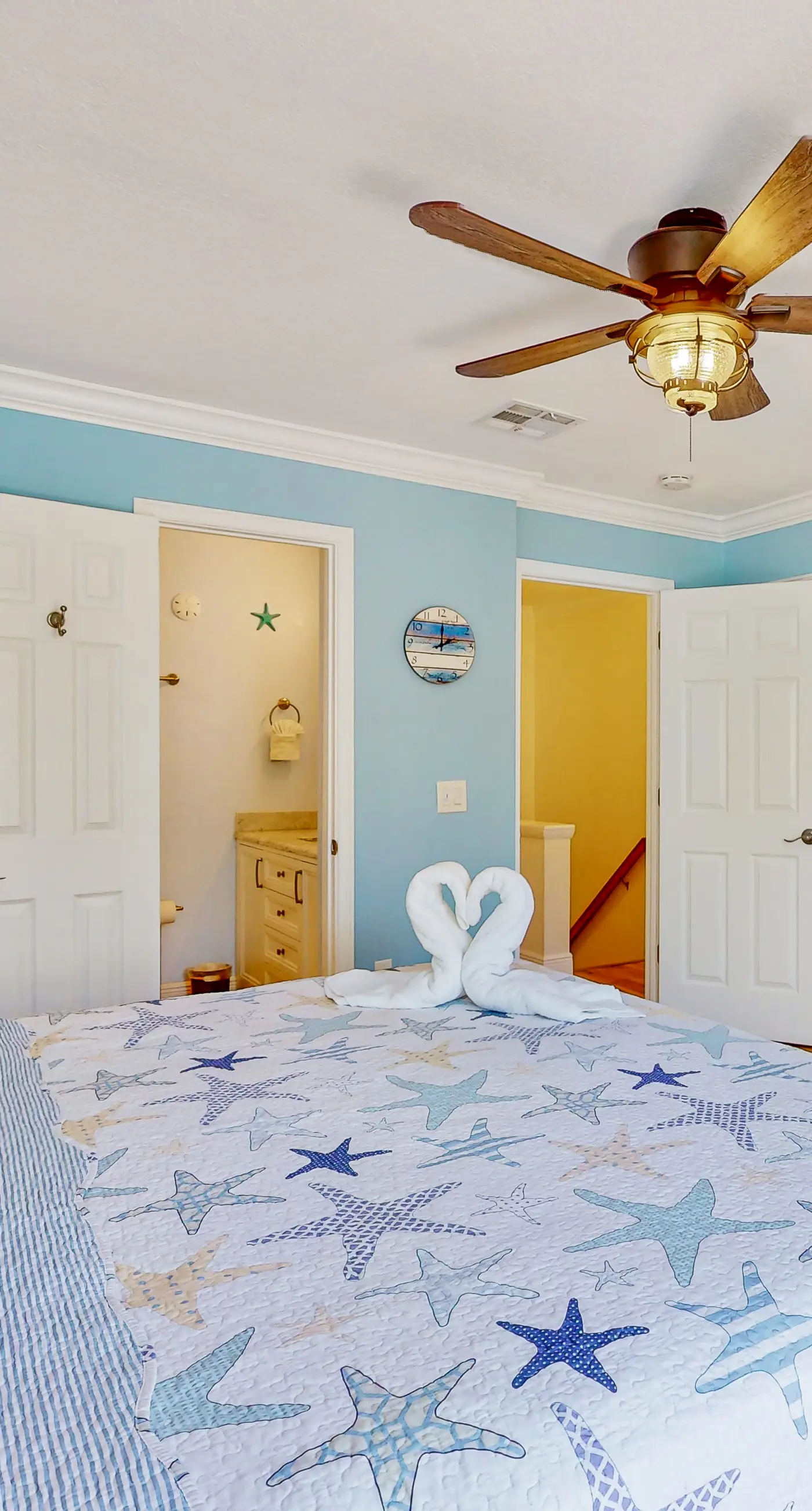 Flip Flops and Fun Furnished Balcony Bay View Pool Across from Beach