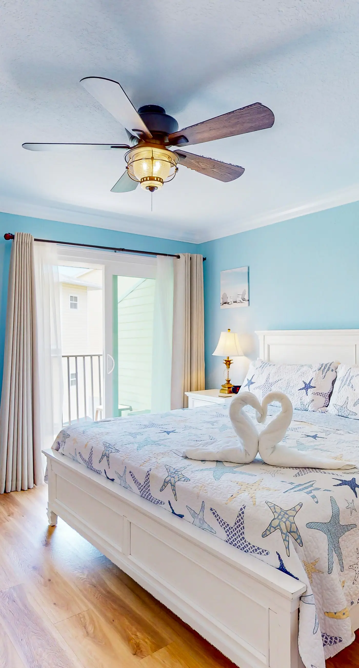 Flip Flops and Fun Furnished Balcony Bay View Pool Across from Beach