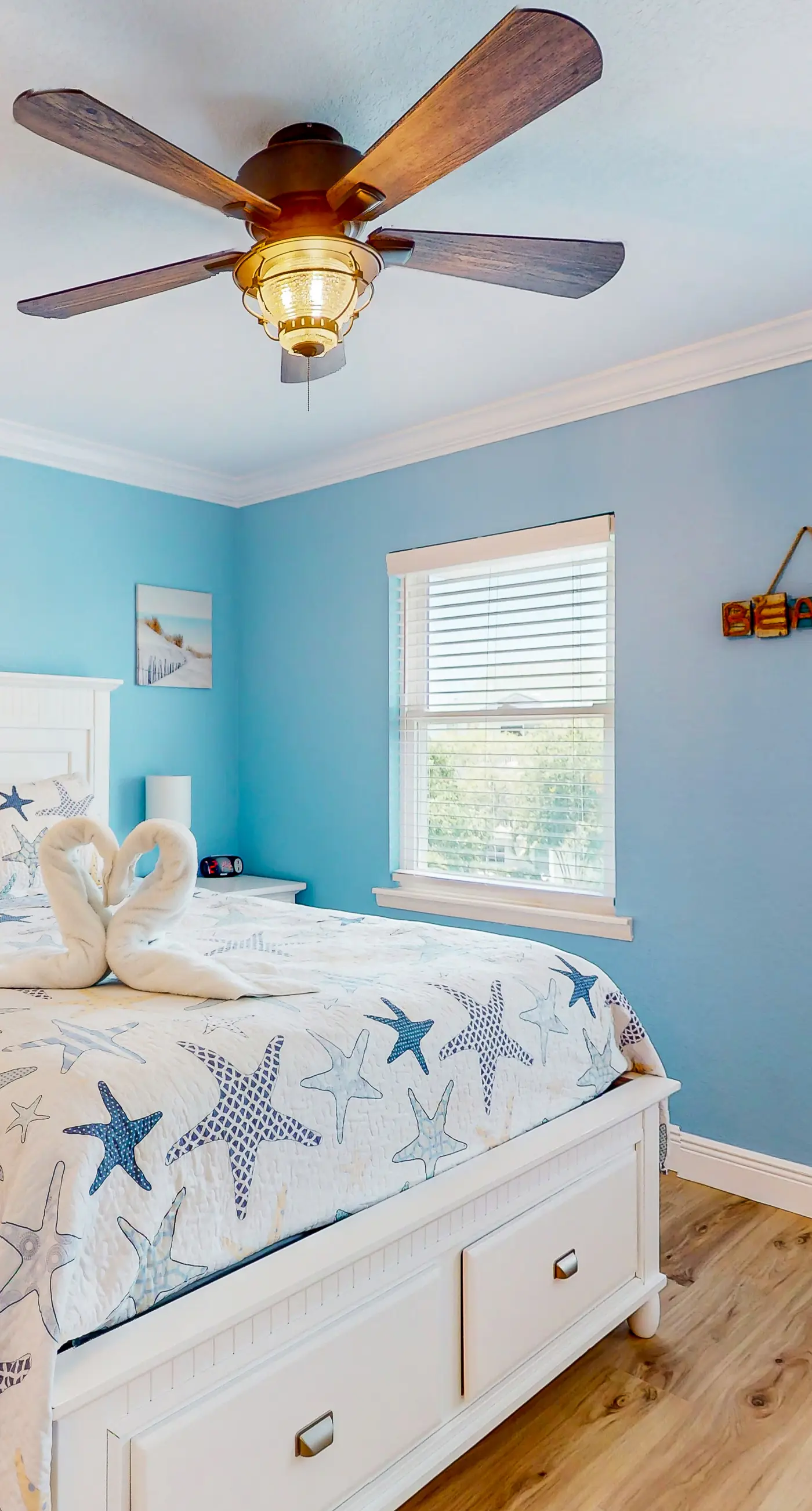 Flip Flops and Fun Furnished Balcony Bay View Pool Across from Beach