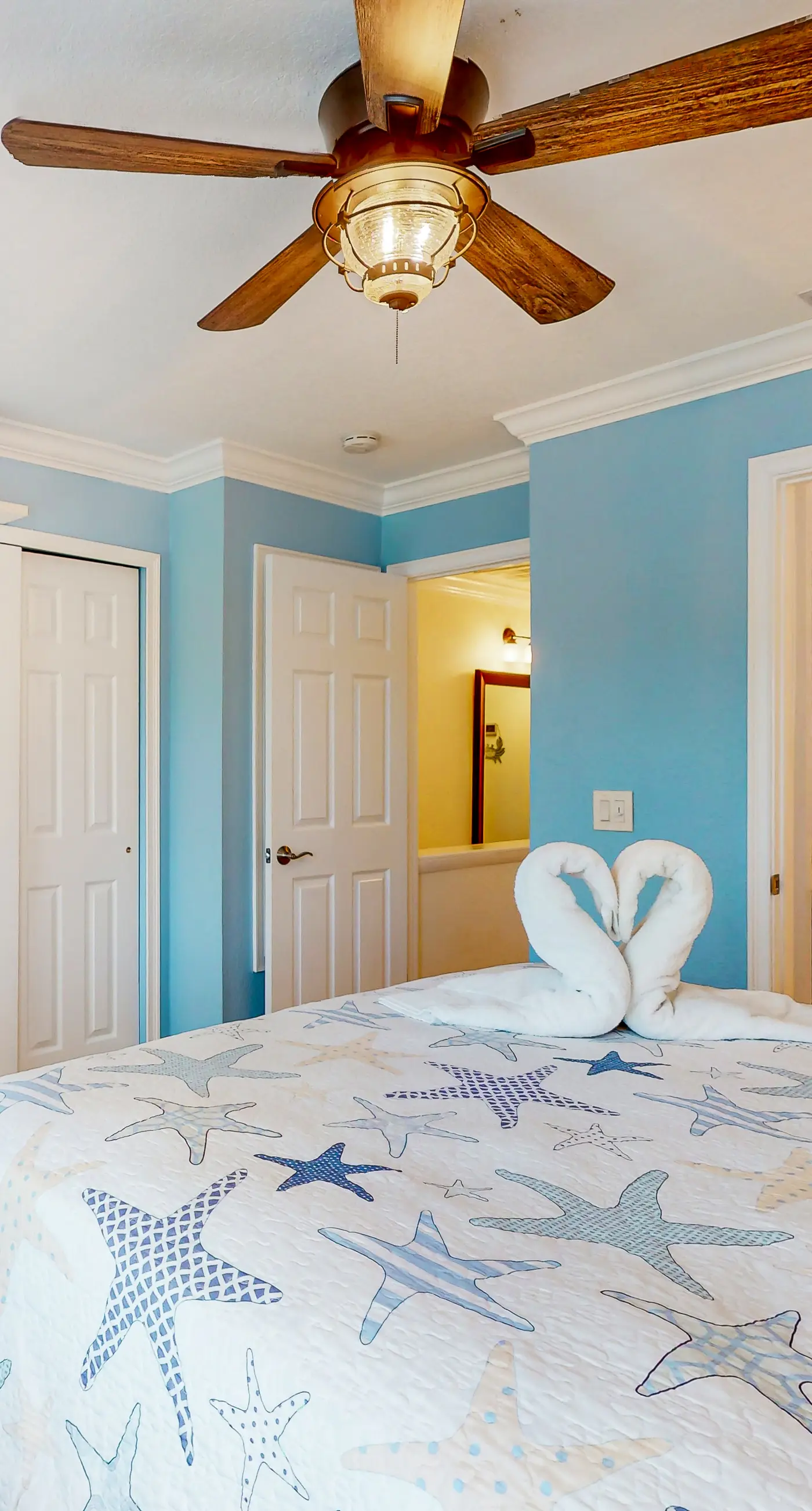 Flip Flops and Fun Furnished Balcony Bay View Pool Across from Beach