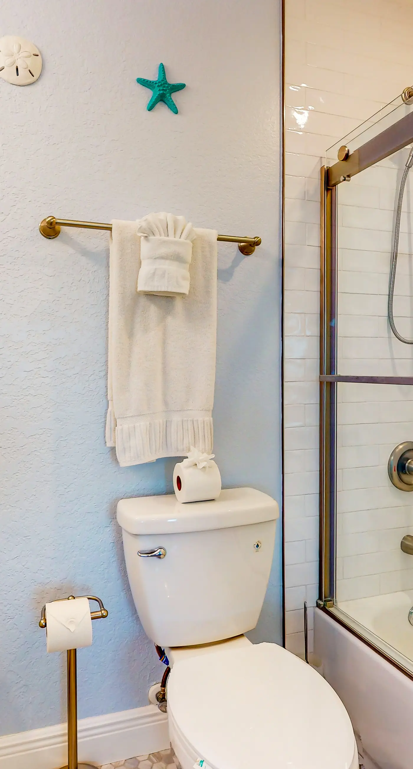 Flip Flops and Fun Furnished Balcony Bay View Pool Across from Beach