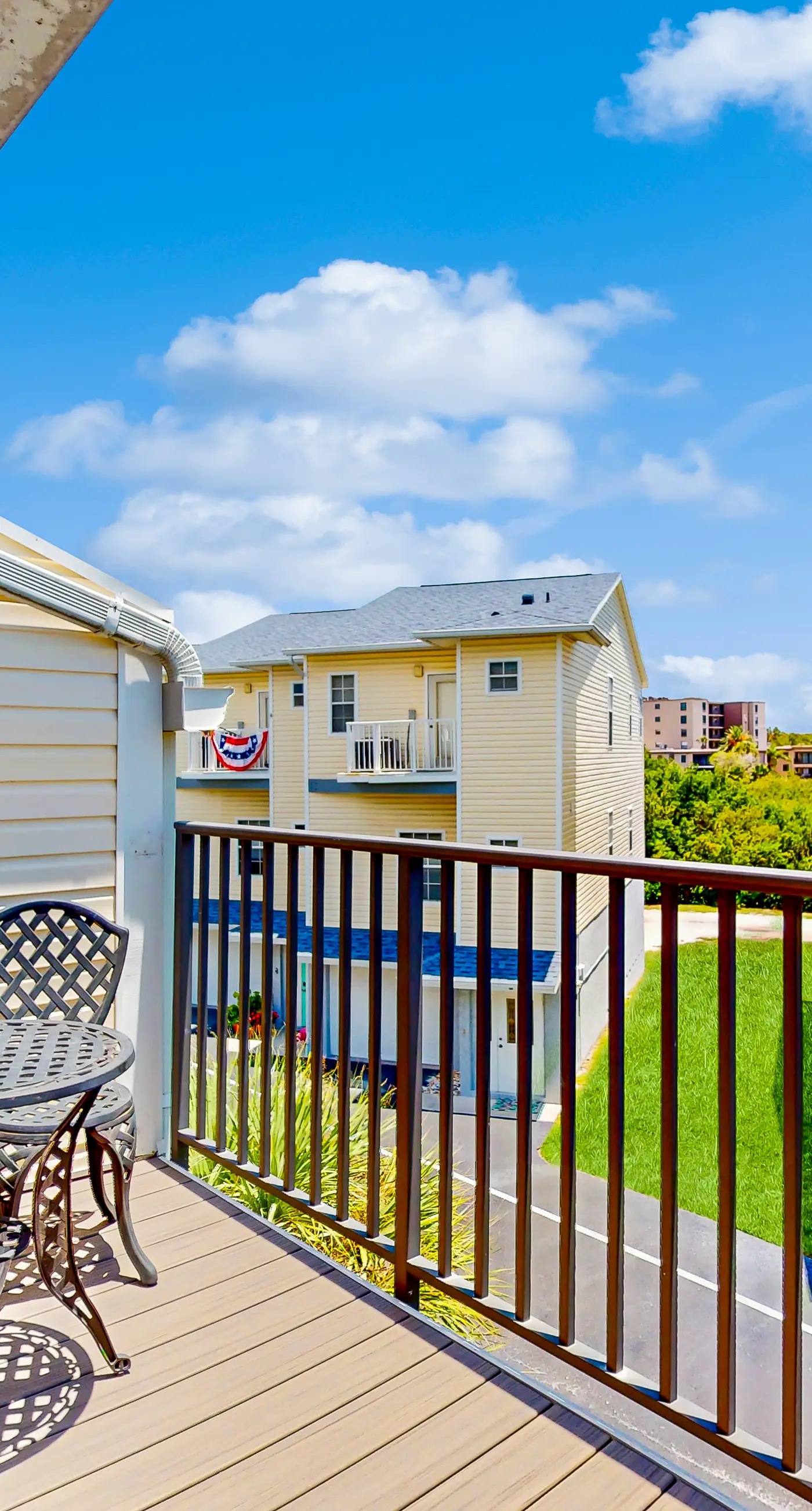 Flip Flops and Fun Furnished Balcony Bay View Pool Across from Beach