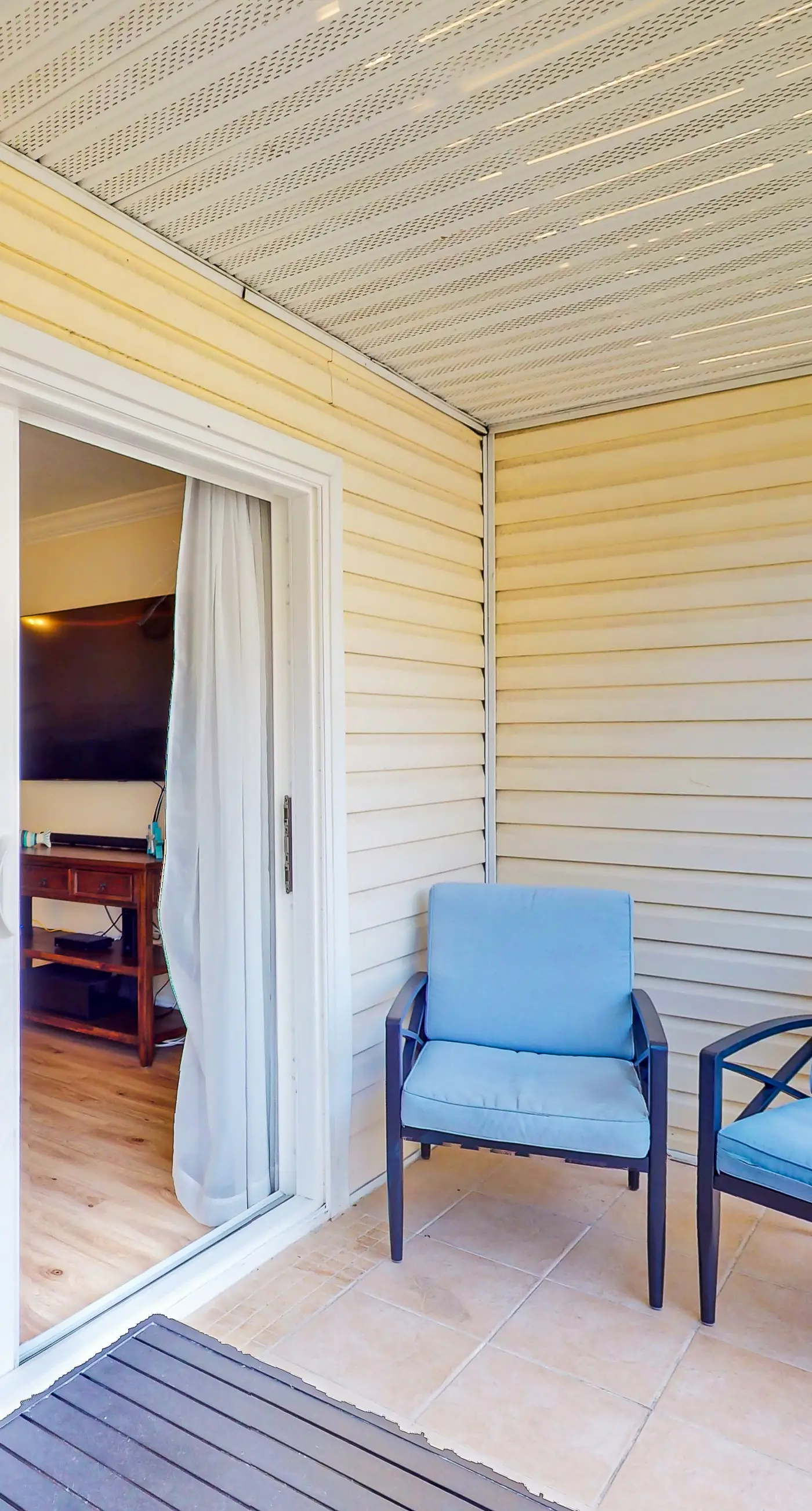 Flip Flops and Fun Furnished Balcony Bay View Pool Across from Beach