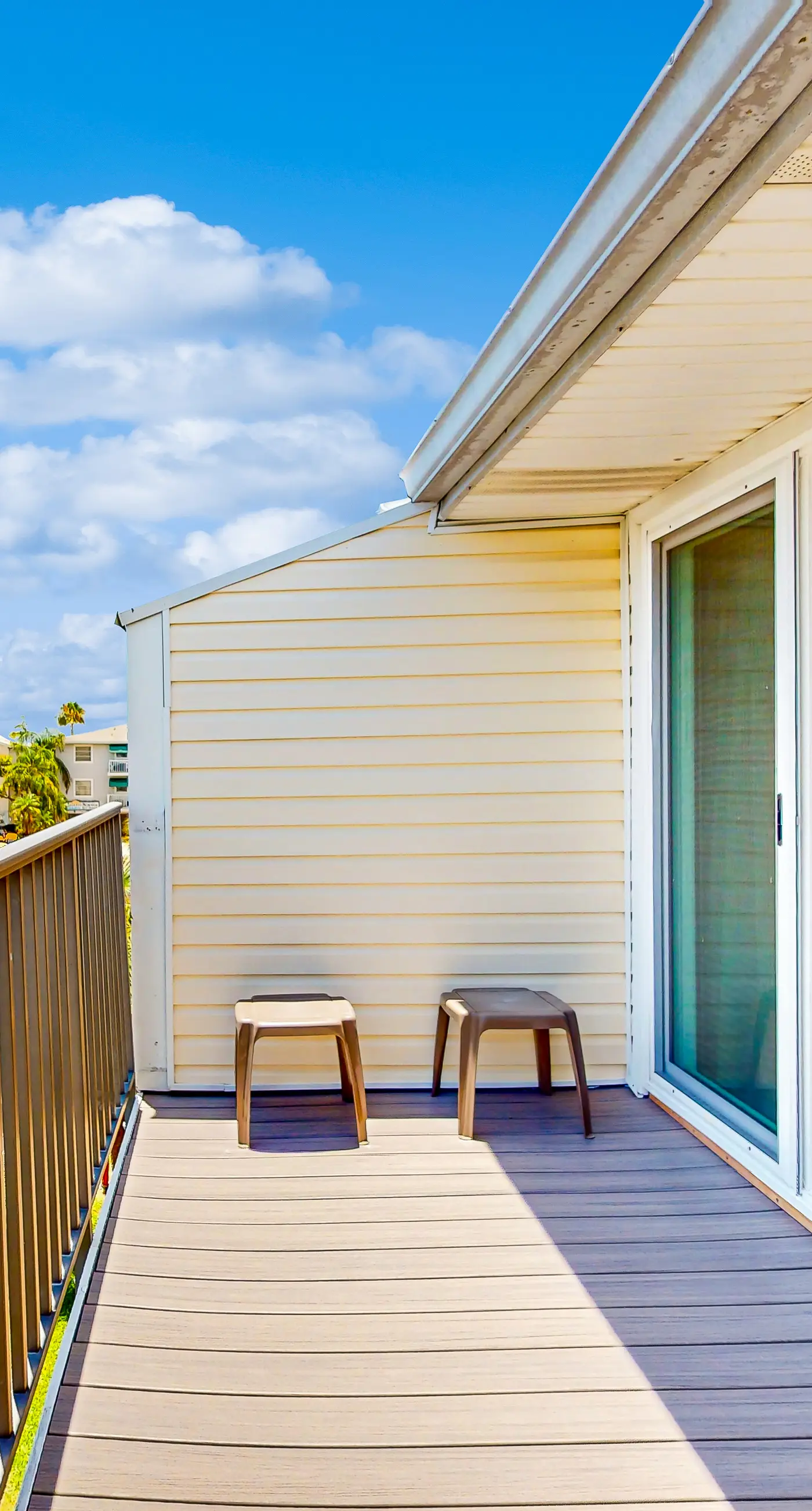 Flip Flops and Fun Furnished Balcony Bay View Pool Across from Beach