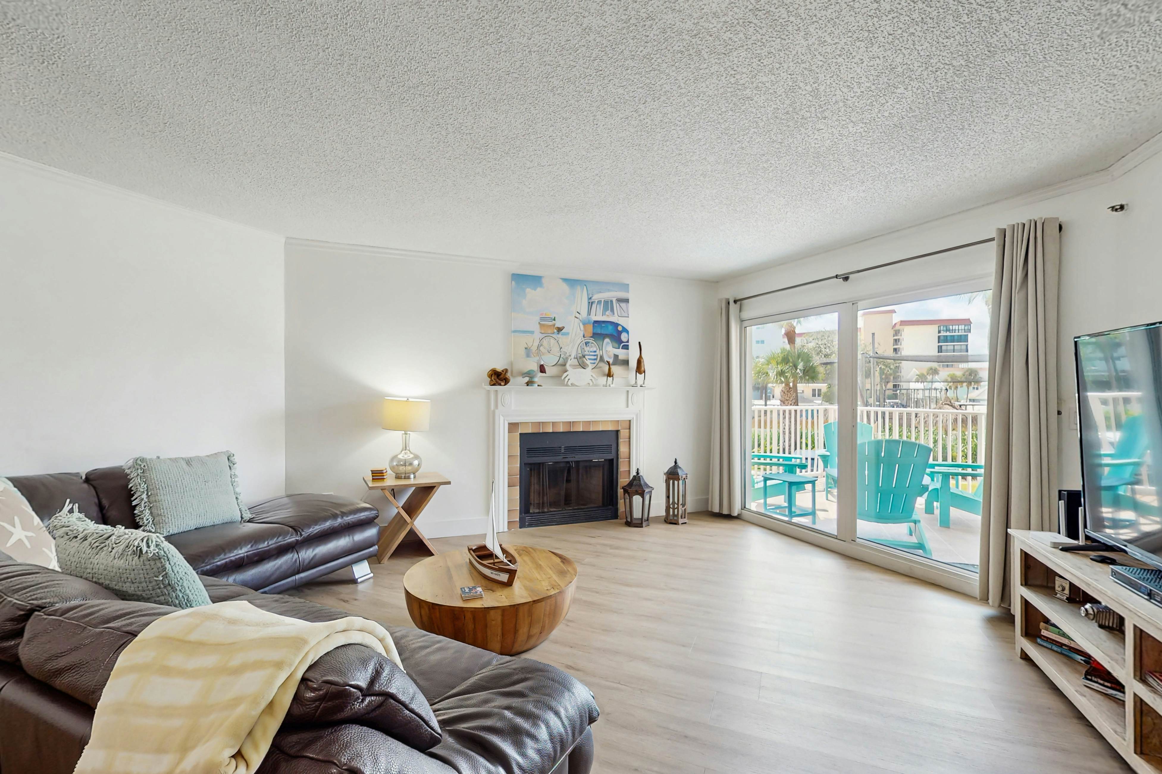 Modern cottage with peek-a-boo side Gulf view & beachfront heated pool & spa