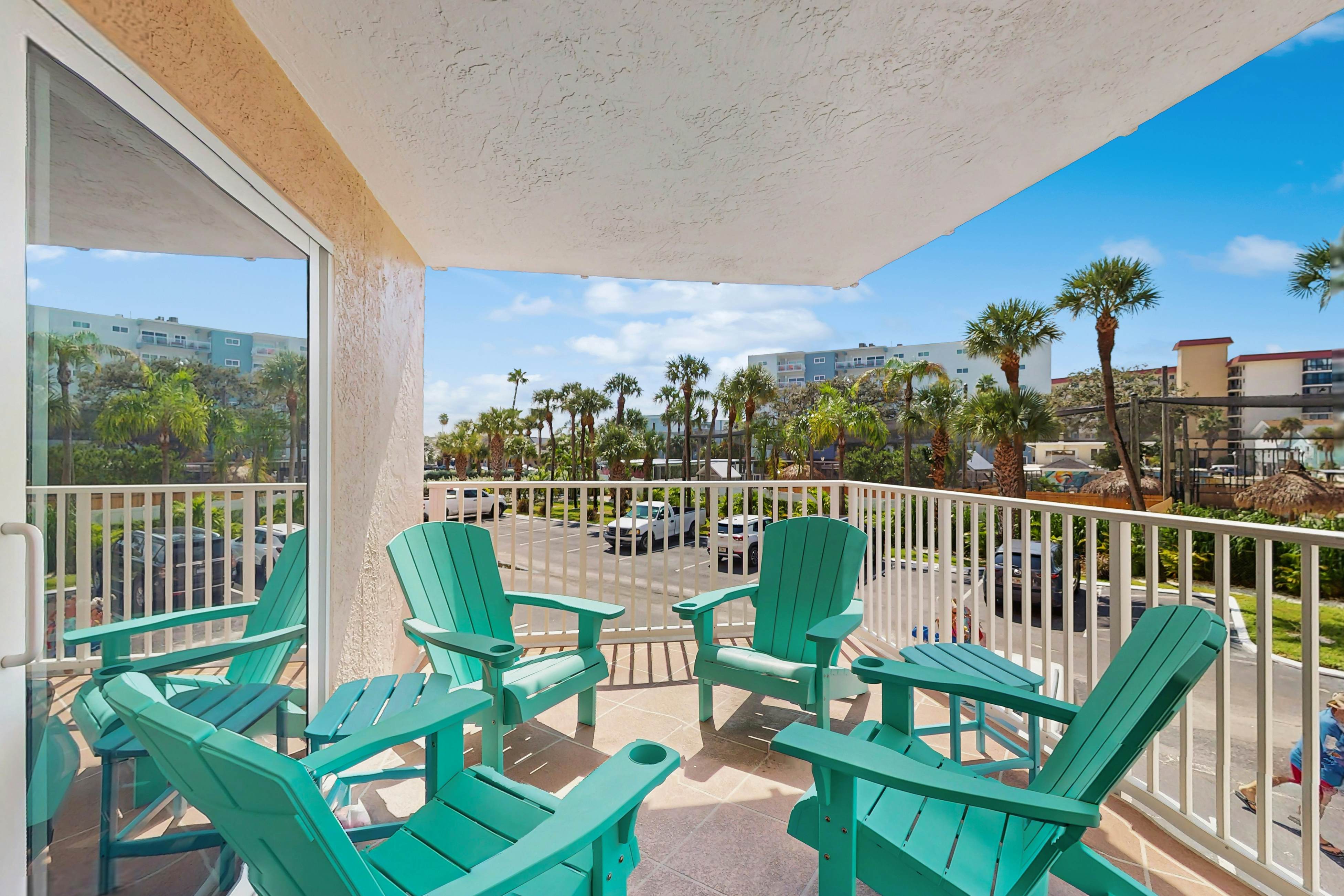 Modern cottage with peek-a-boo side Gulf view & beachfront heated pool & spa