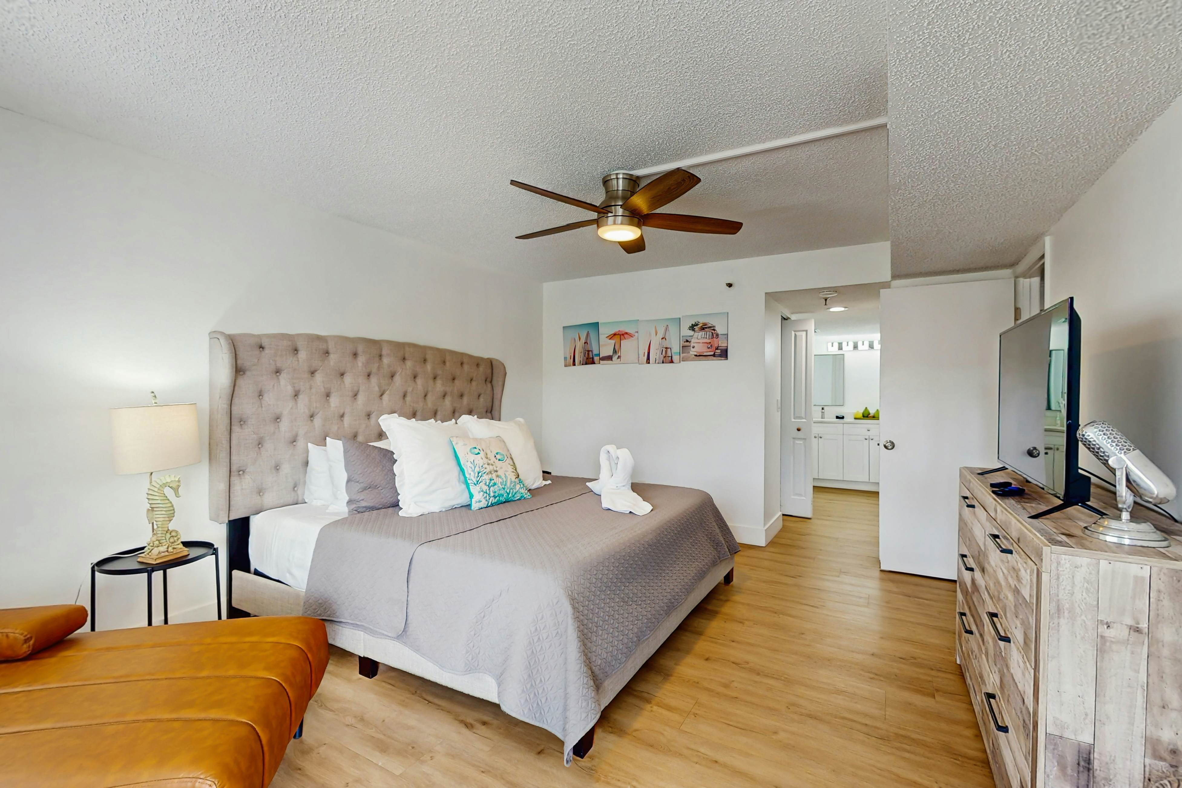 Modern cottage with peek-a-boo side Gulf view & beachfront heated pool & spa