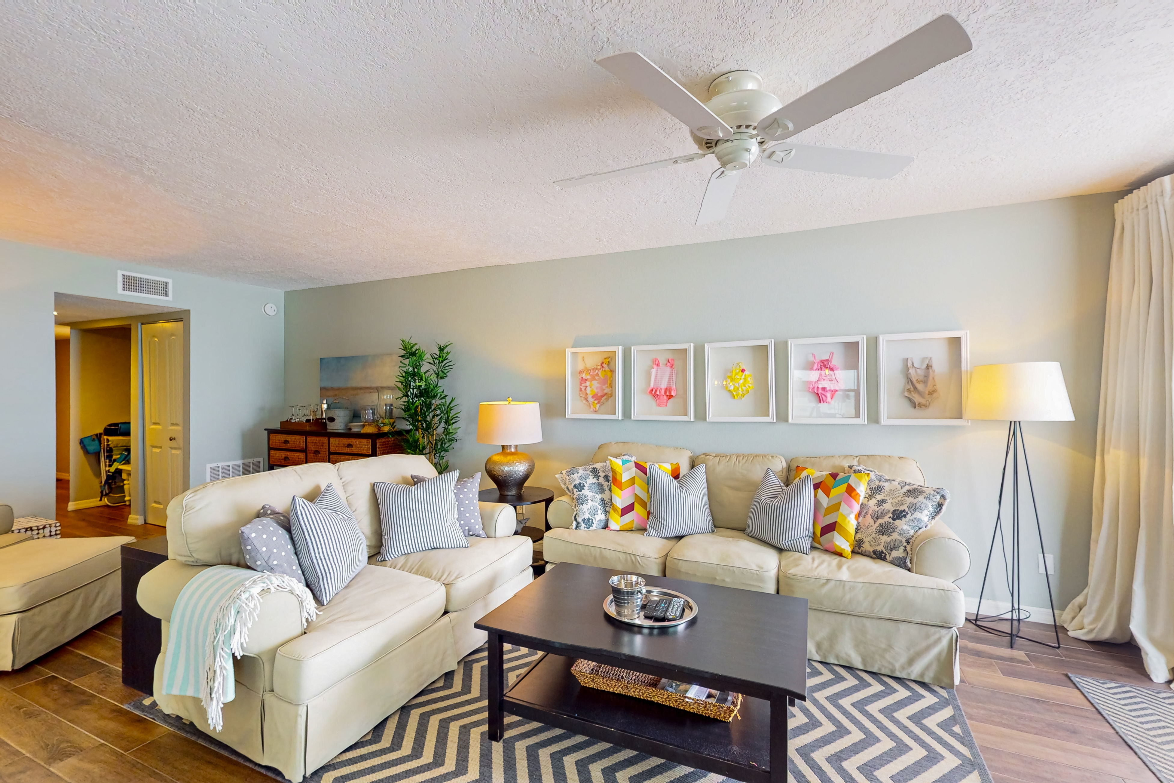 Gulf front and snowbird friendly with direct beach access WD and Wifi