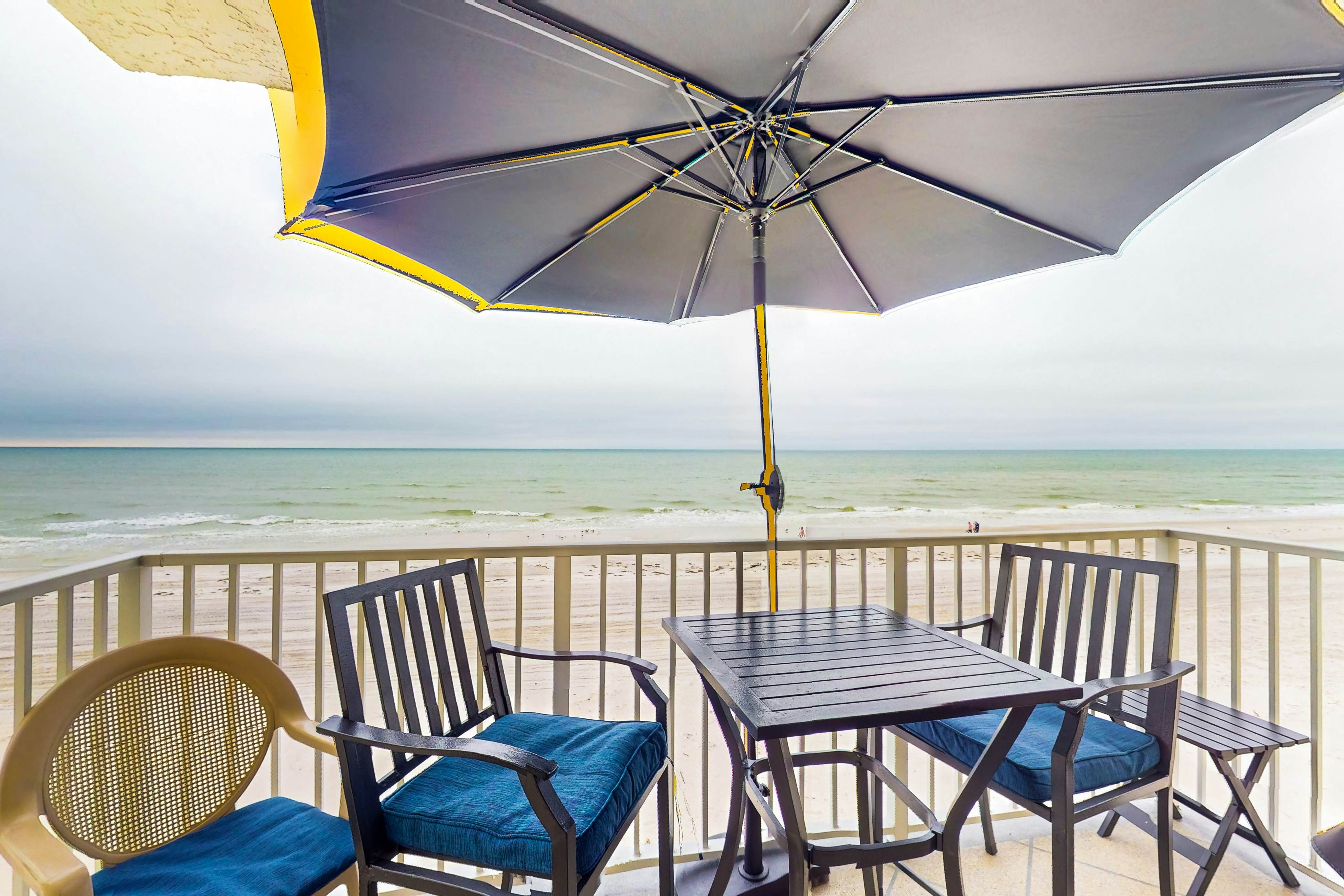 Gulf front and snowbird friendly with direct beach access, W/D and Wifi