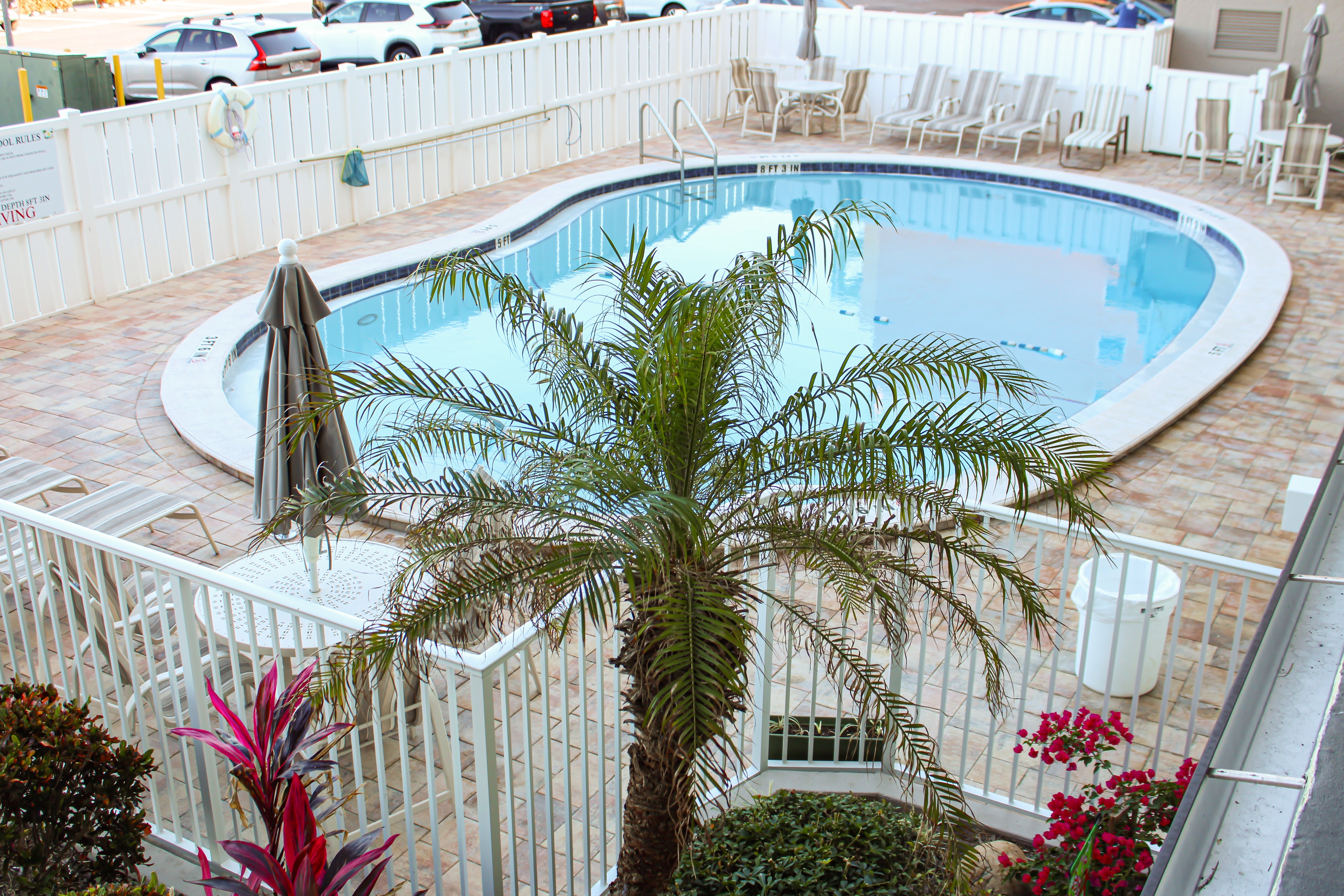 Gulf front and snowbird friendly with direct beach access WD and Wifi