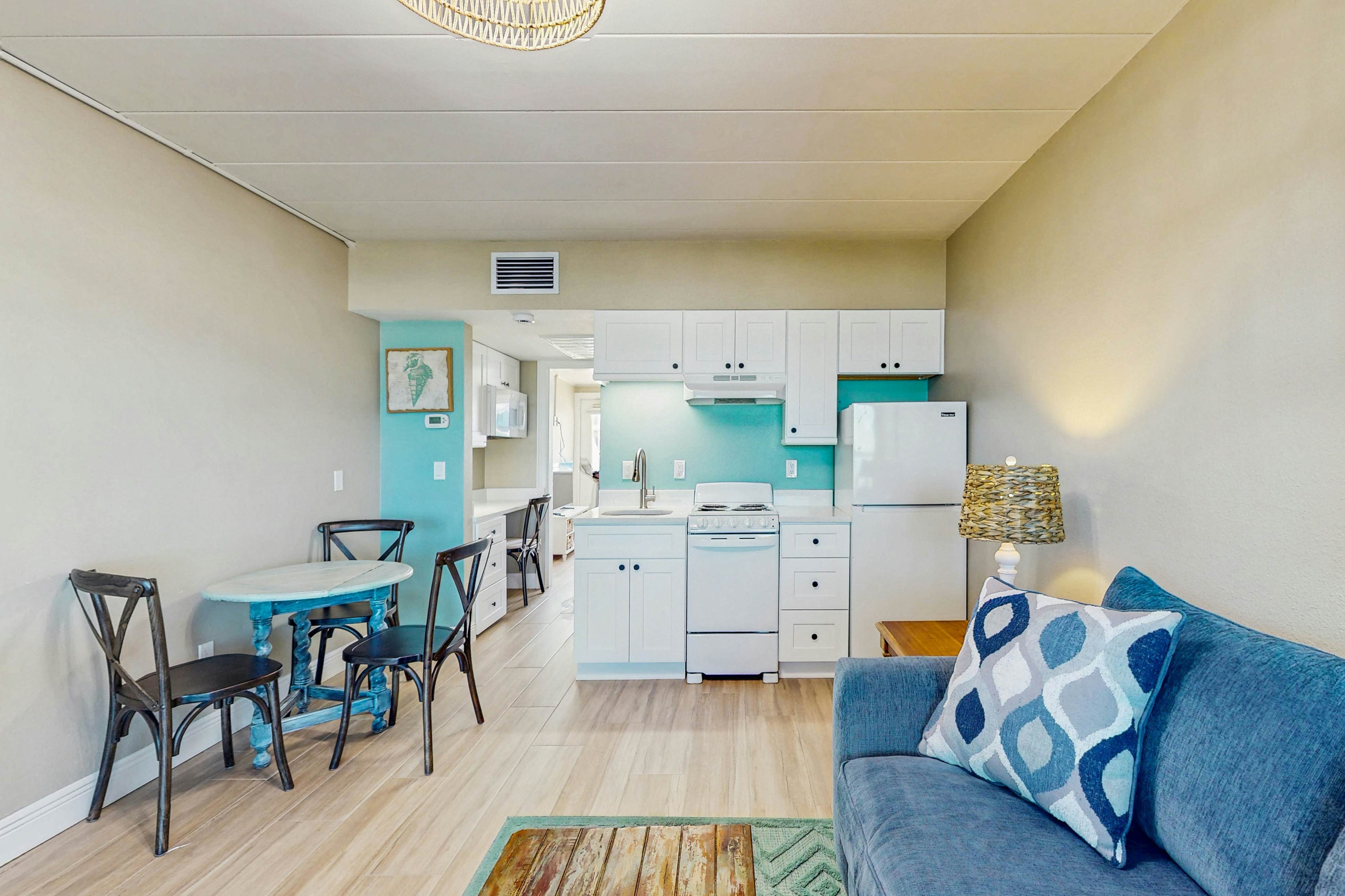 Beachfront condo on ground floor with full kitchen & central AC