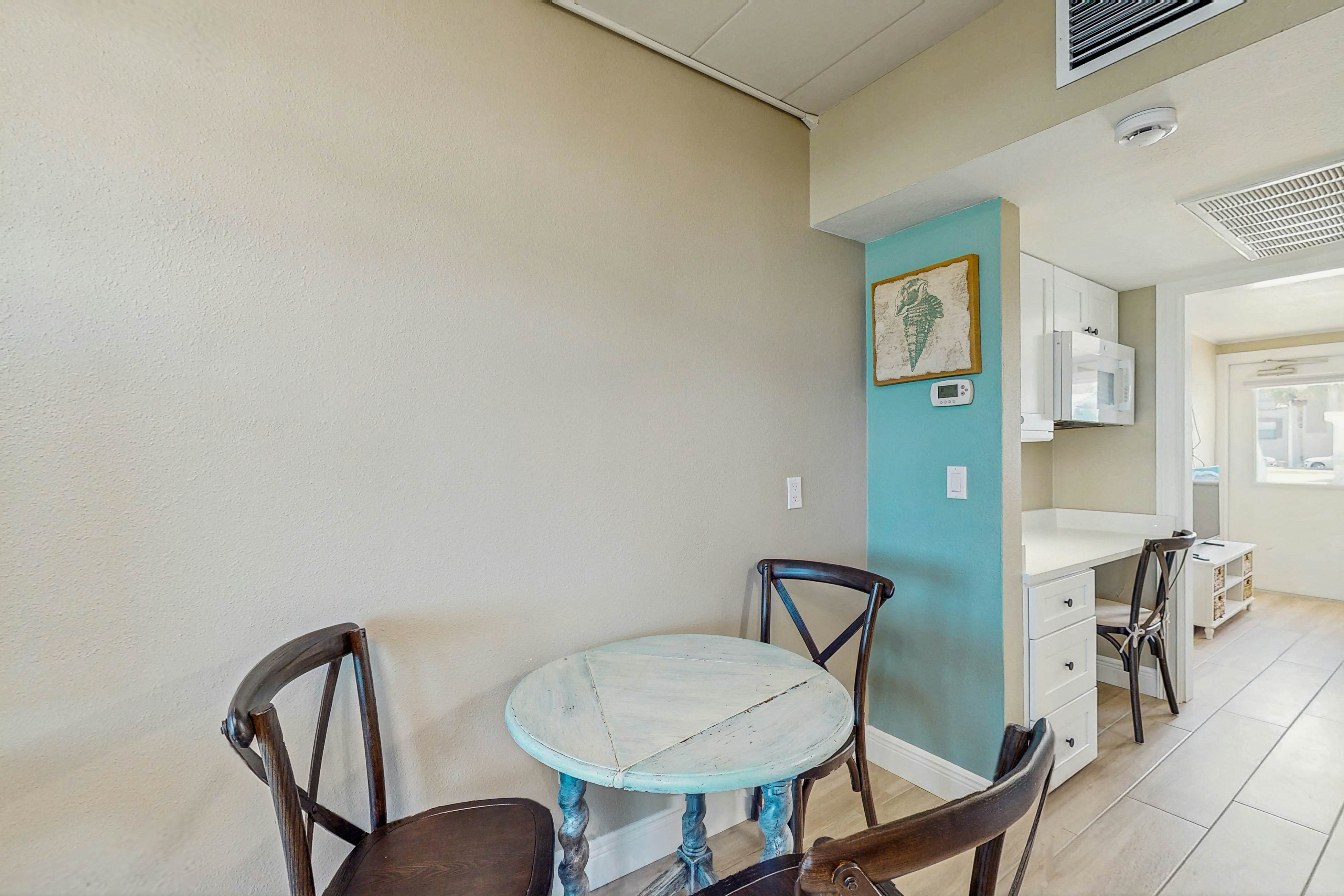 Beachfront condo on ground floor with full kitchen & central AC