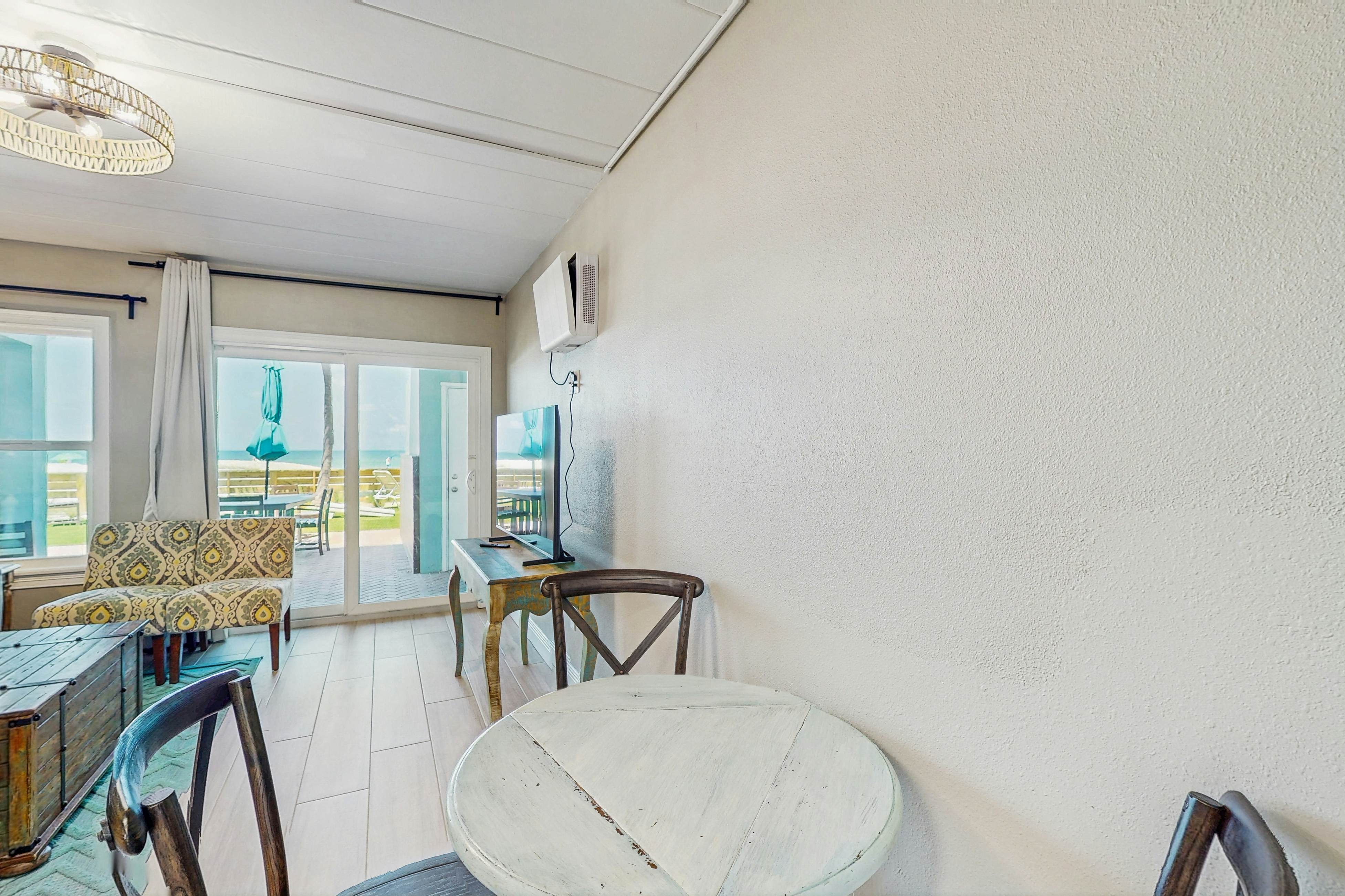 Beachfront condo on ground floor with full kitchen & central AC