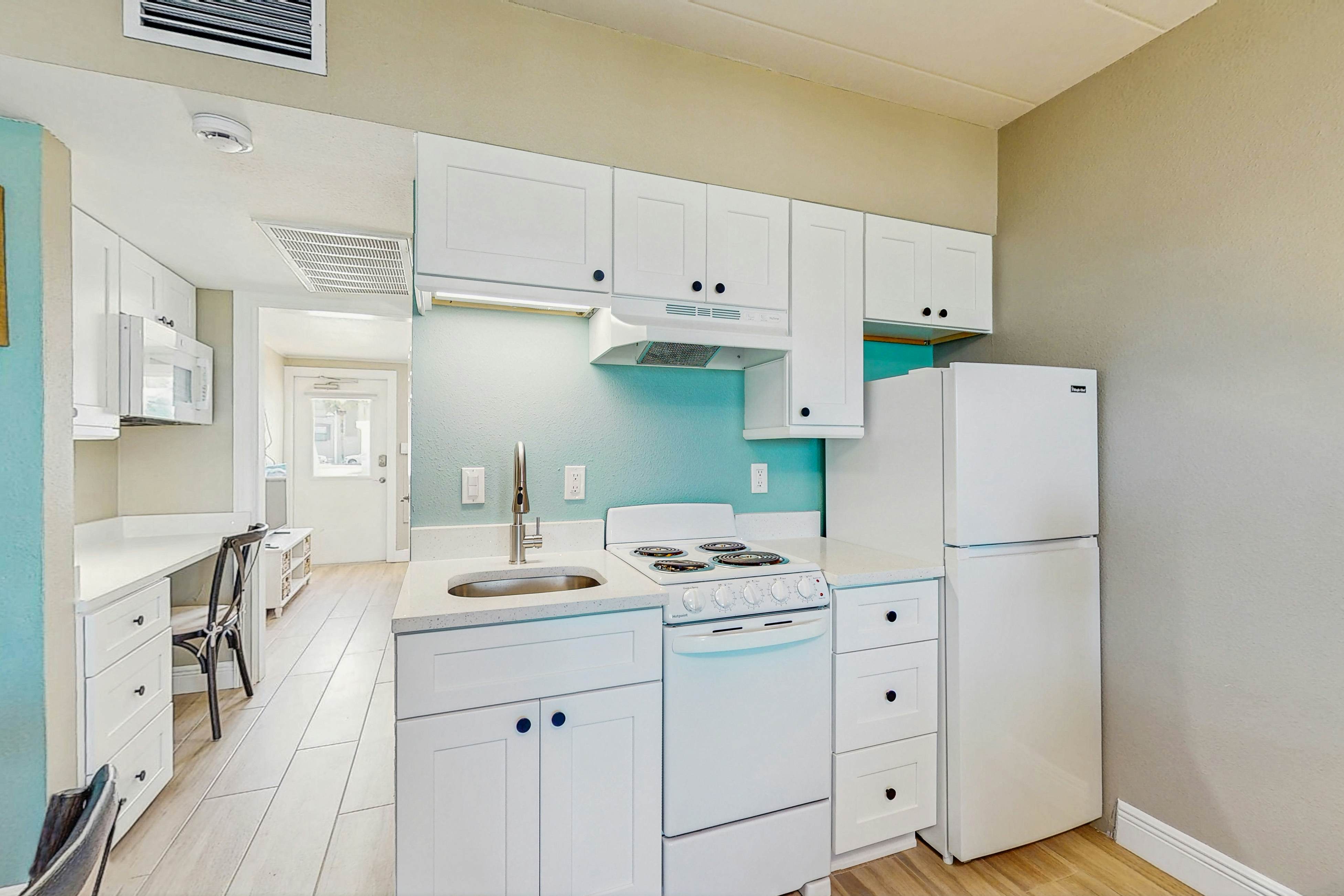 Beachfront condo on ground floor with full kitchen & central AC