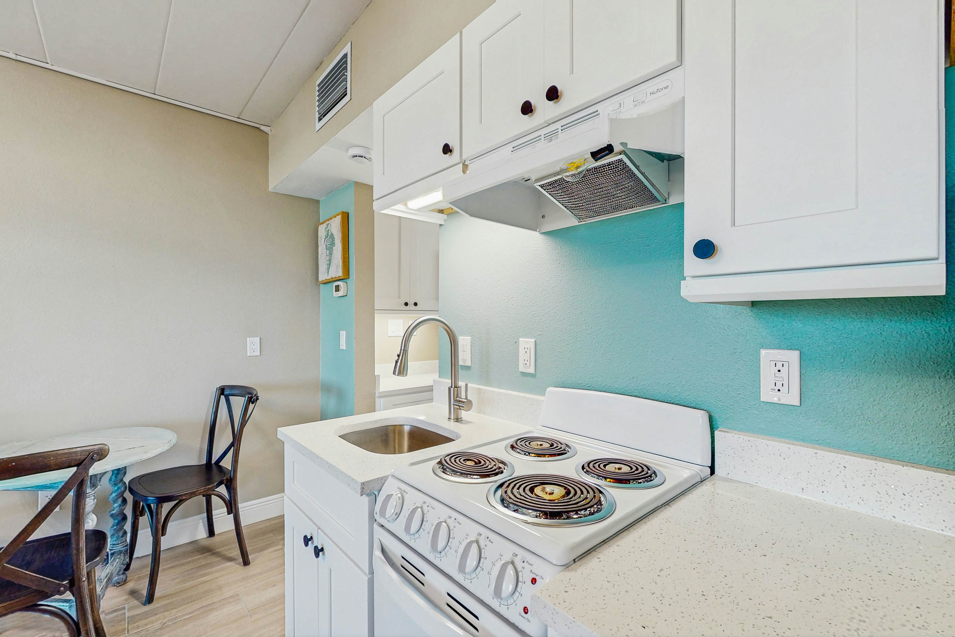 Beachfront condo on ground floor with full kitchen & central AC