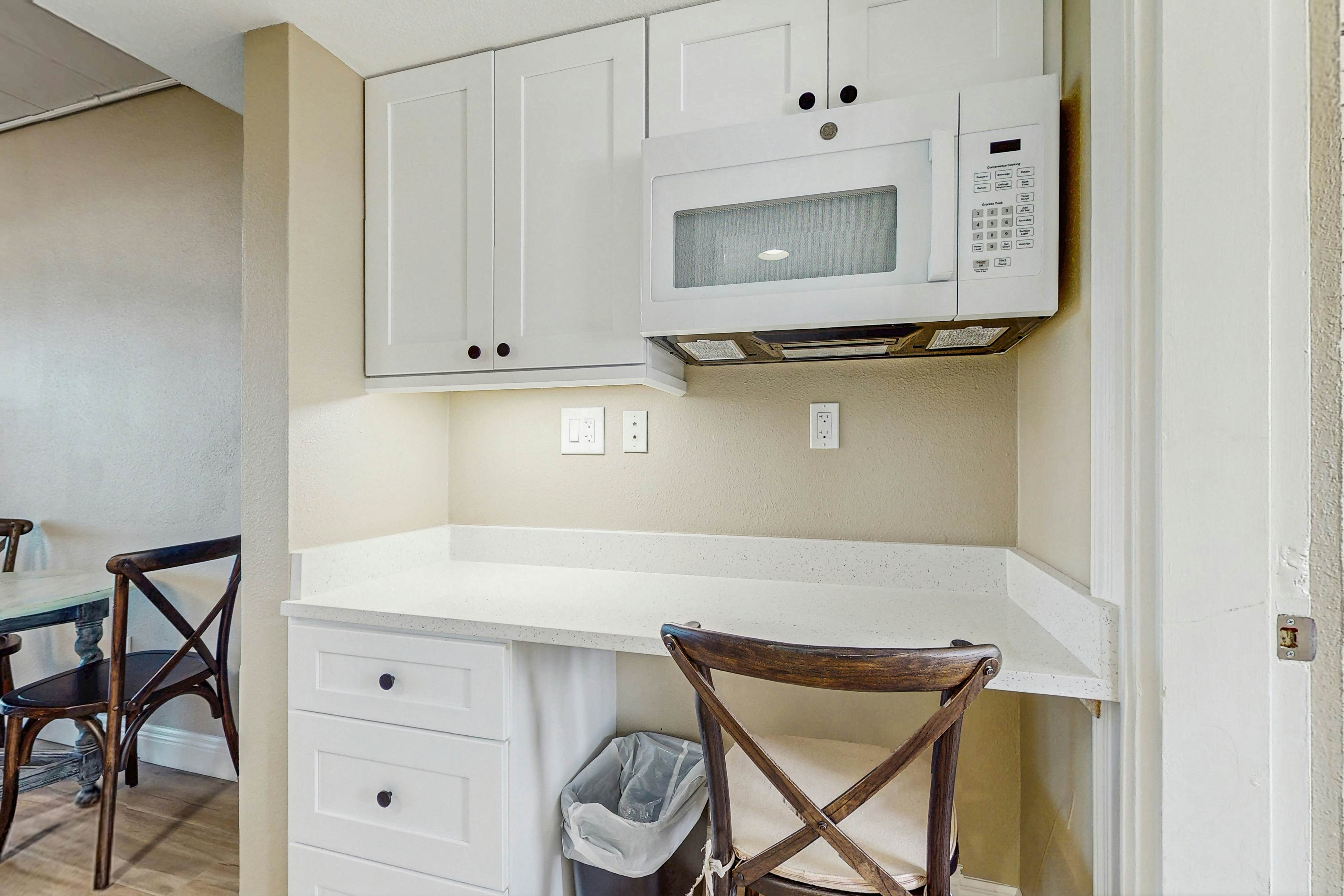 Beachfront condo on ground floor with full kitchen & central AC